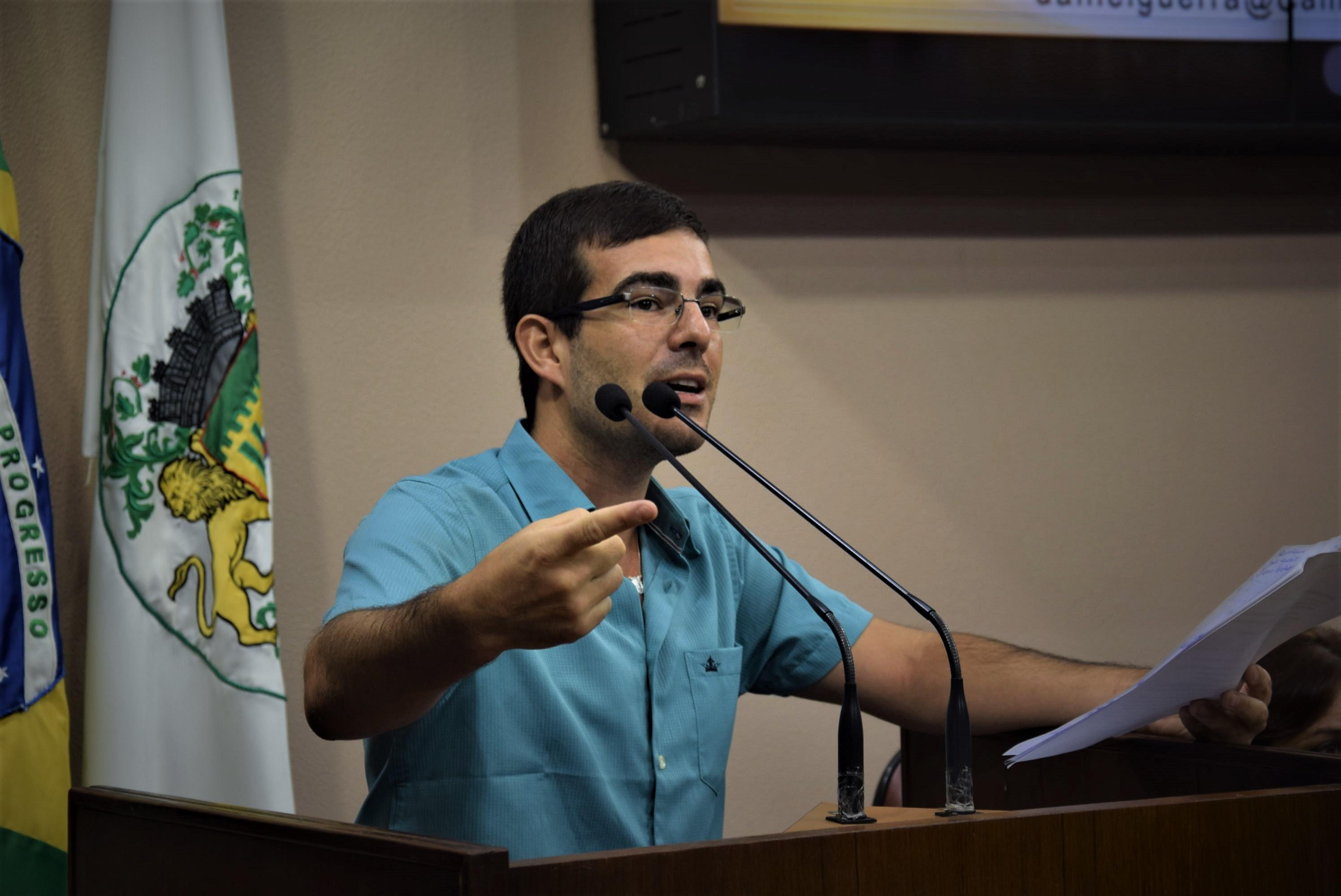 Rafael Bueno critica rompimento de convênios de cedências de professores