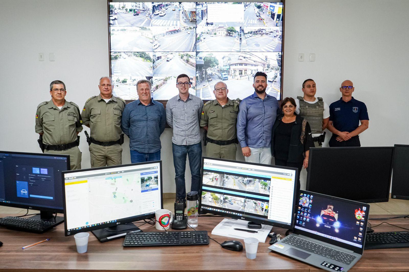 Comissão de Segurança Pública visita Centro de Controle Operacional de Farroupilha