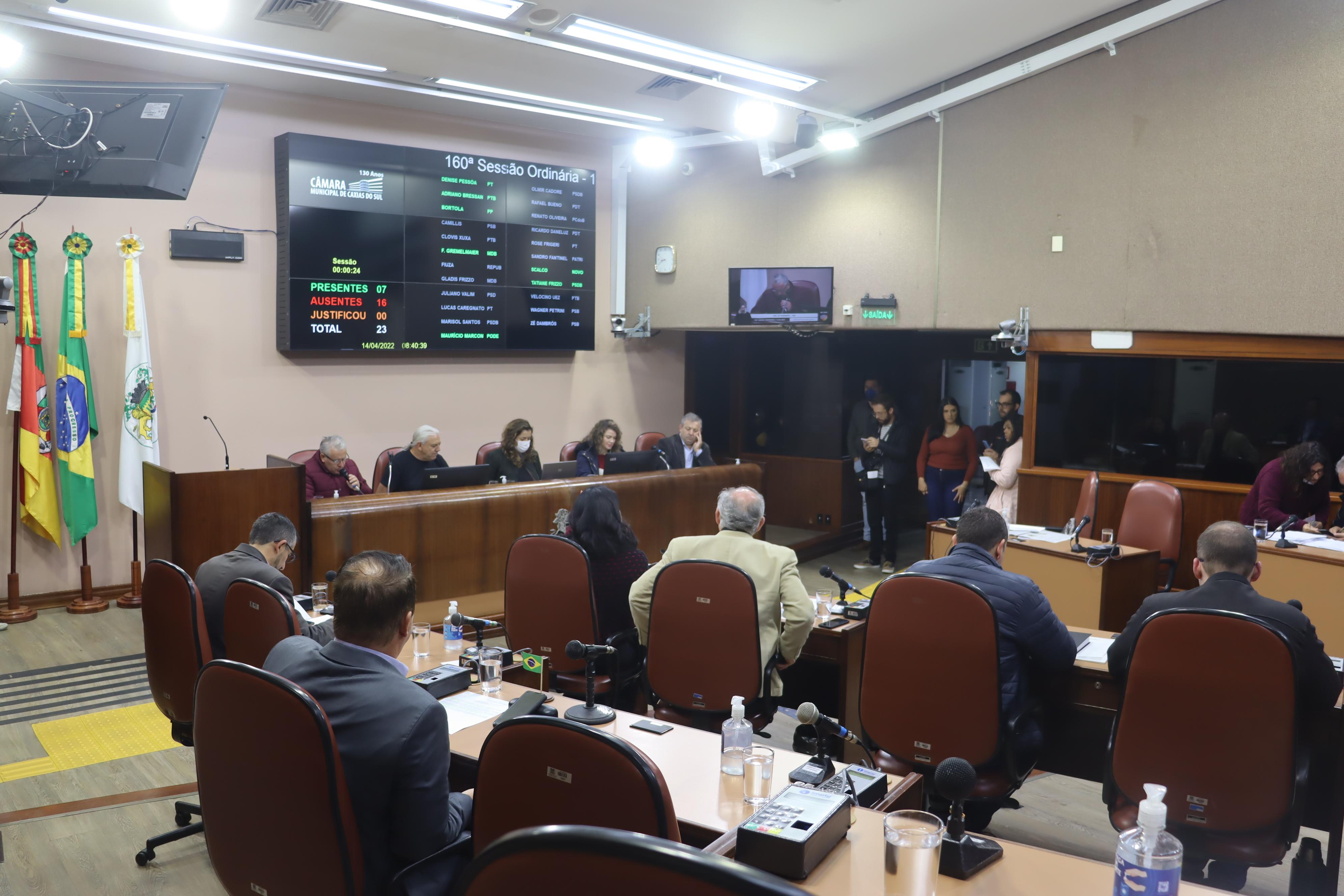 Mudança no intervalo de homenagens é aprovada no Legislativo