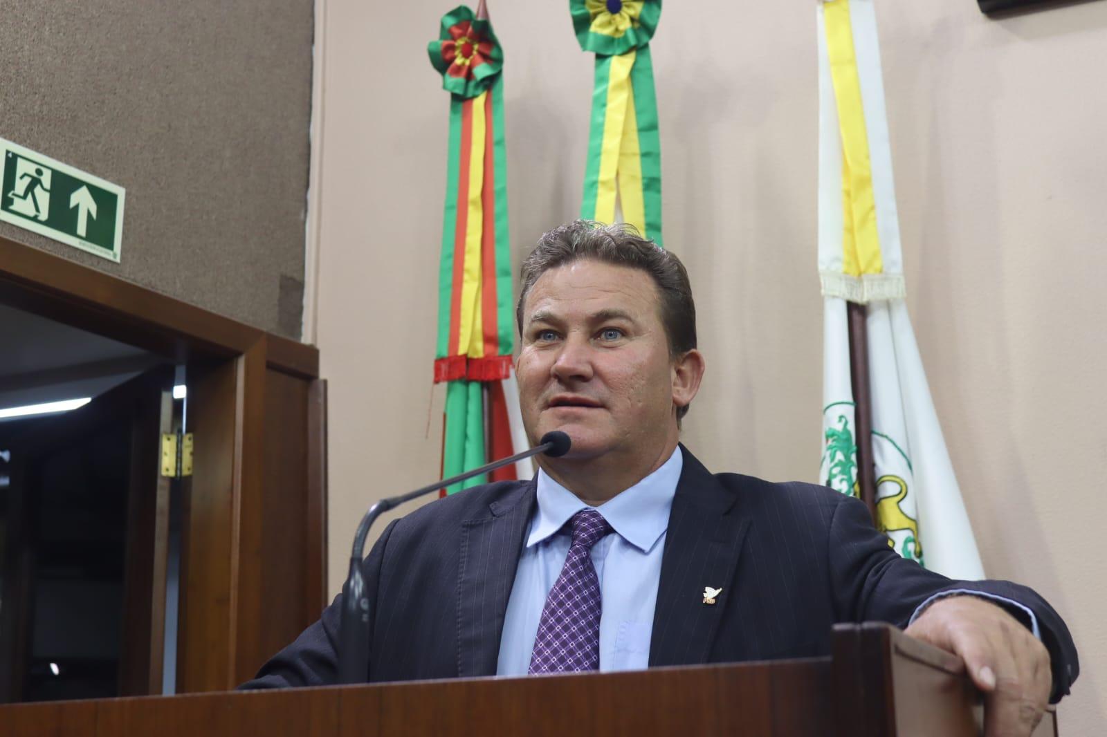 Edi Carlos Pereira de Souza é empossado vereador na sessão ordinária desta quinta-feira