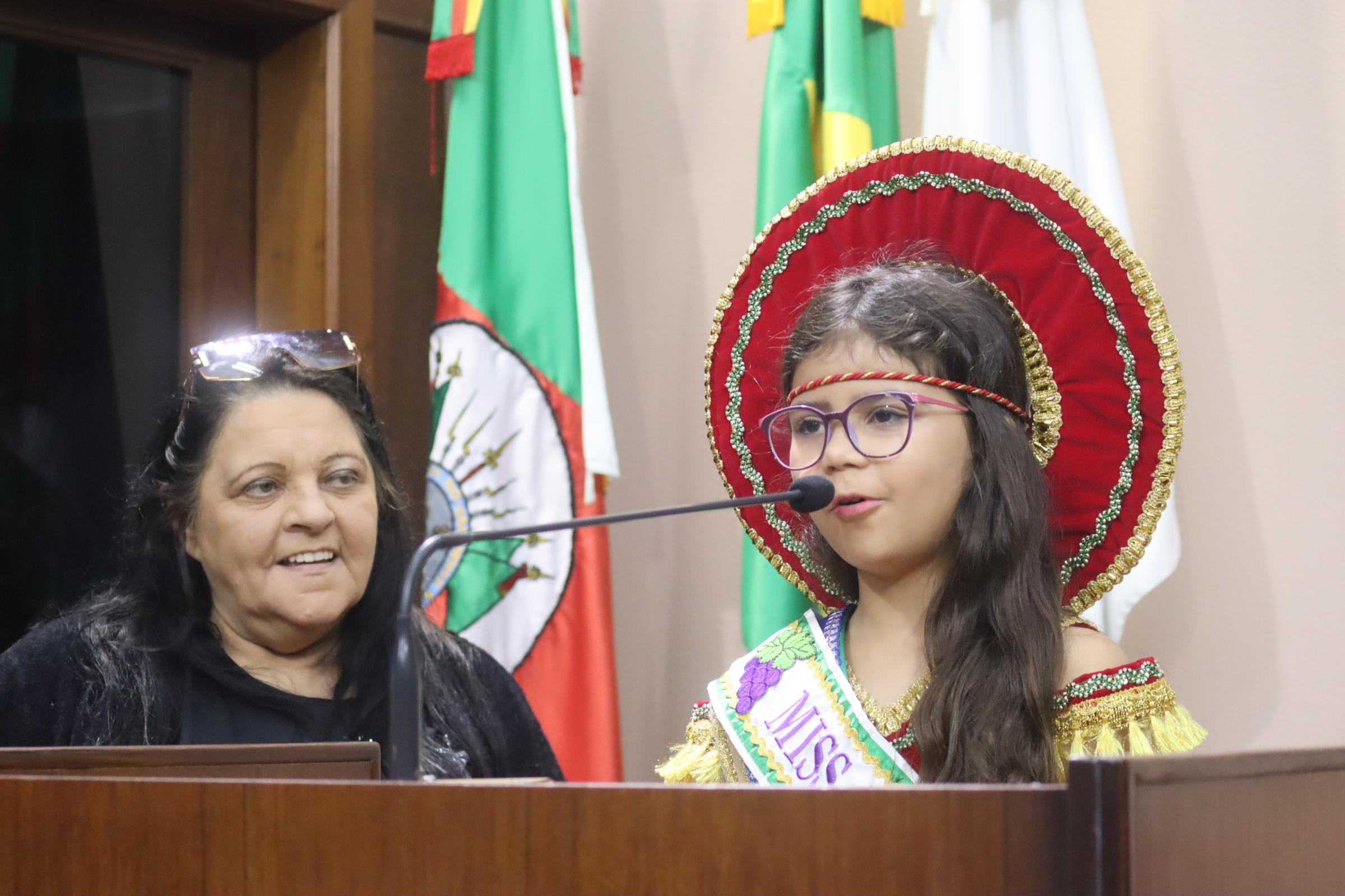 Acordo de lideranças do Legislativo recebe a miss Turismo de Caxias do Sul