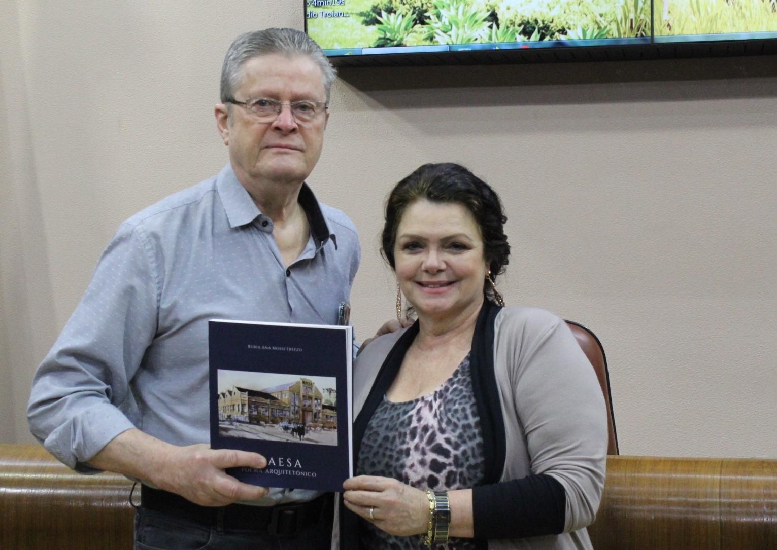 Leia mais sobre Rubia Frizzo divulga lançamento de livro que resgata história da Maesa 