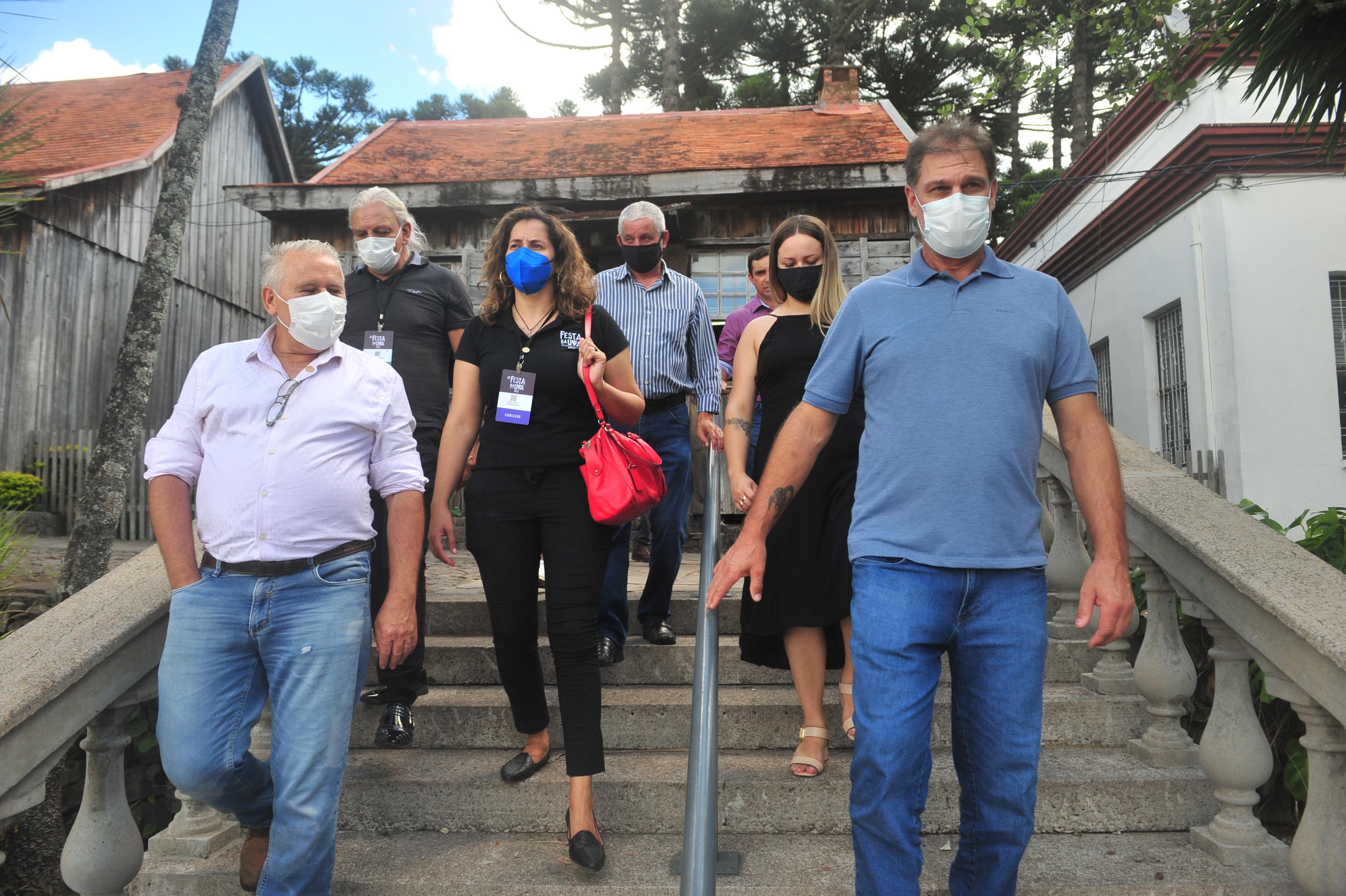 Presidenta da Câmara recebe comitiva do Parlamento Regional nos Pavilhões da Festa da Uva