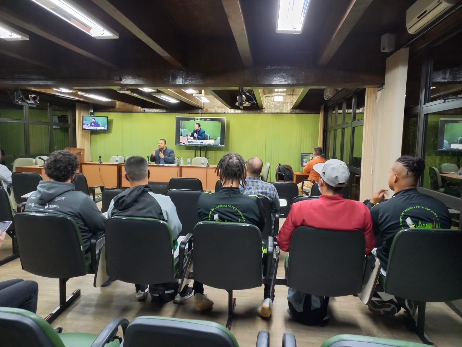 Frente de Combate às Intolerâncias debate desafios e perspectivas da Capoeira no município