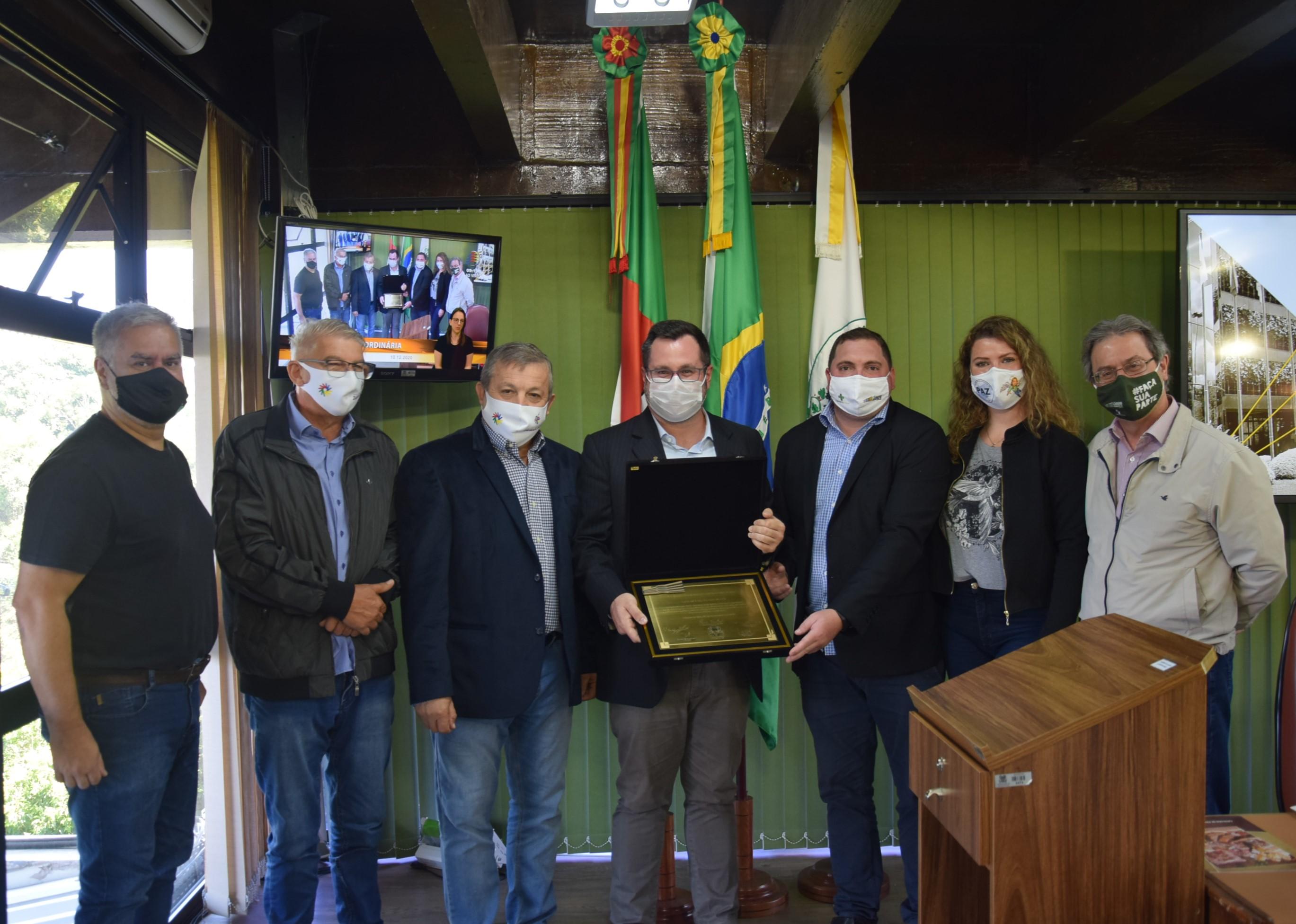 Legislativo presta homenagem à empresa Granberg Alimentos