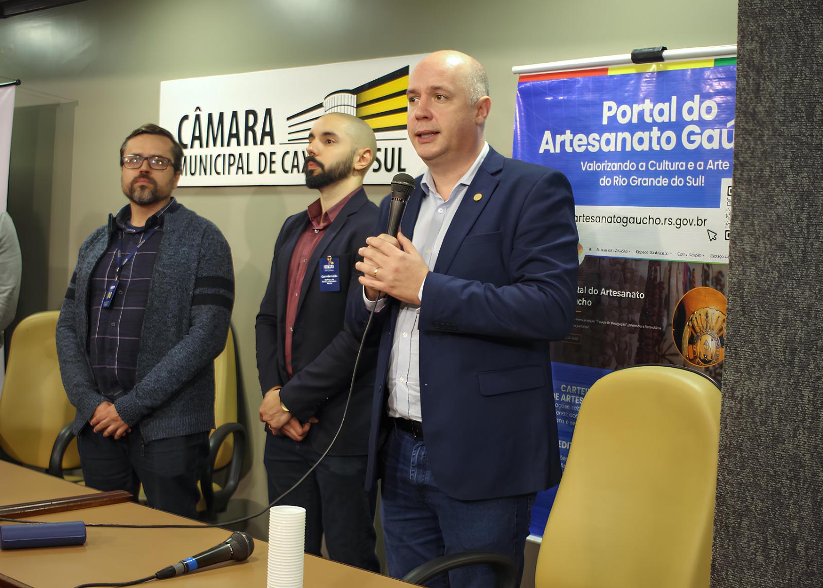 Leia mais sobre Vereador Lucas Diel anuncia Frente Parlamentar em Apoio aos Artesãos no Seminário Regional de Artesanato