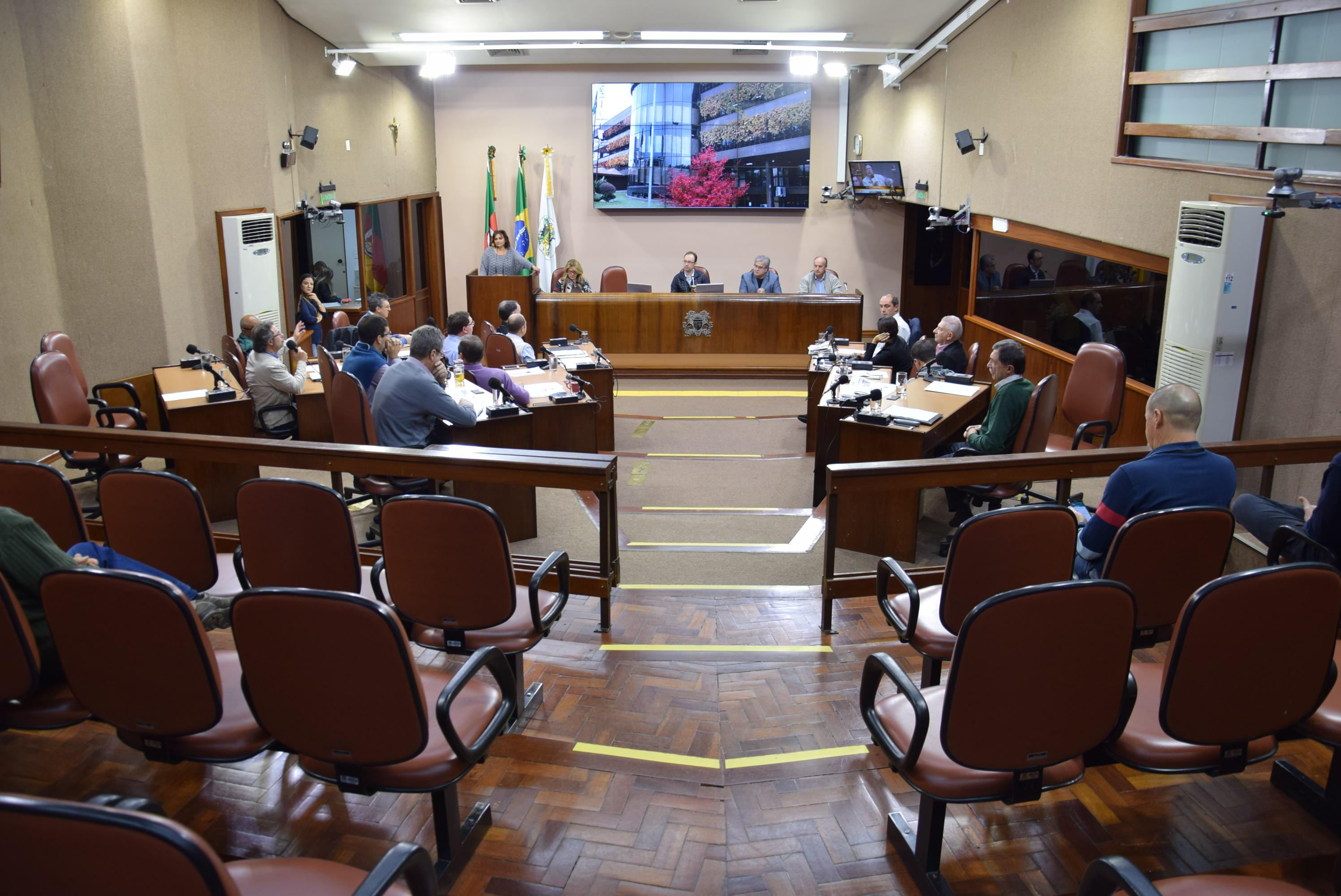 Tarifa de ônibus é destaque em declarações de líderes