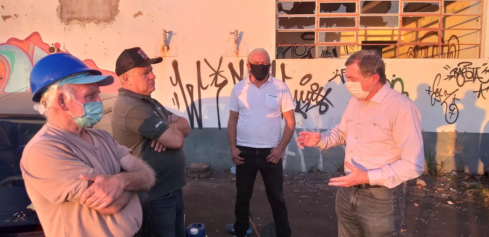 Clóvis Xuxa participa de mutirão de limpeza no Quartel de Bombeiros da Zona Norte