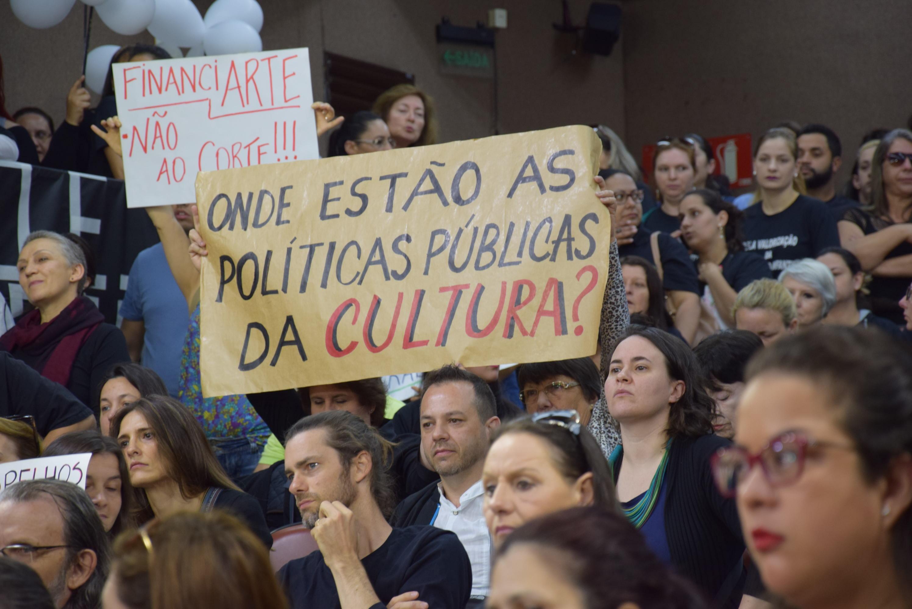 Líderes apoiam movimento por saúde, educação e cultura