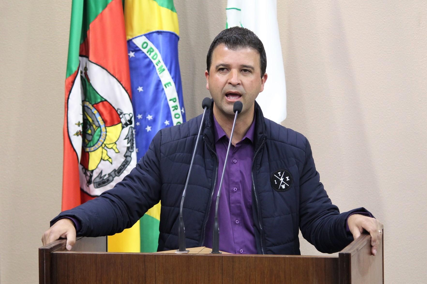 Leia mais sobre Registro do tipo de sangue e fator RH em uniforme de alunos segue em debate na Câmara