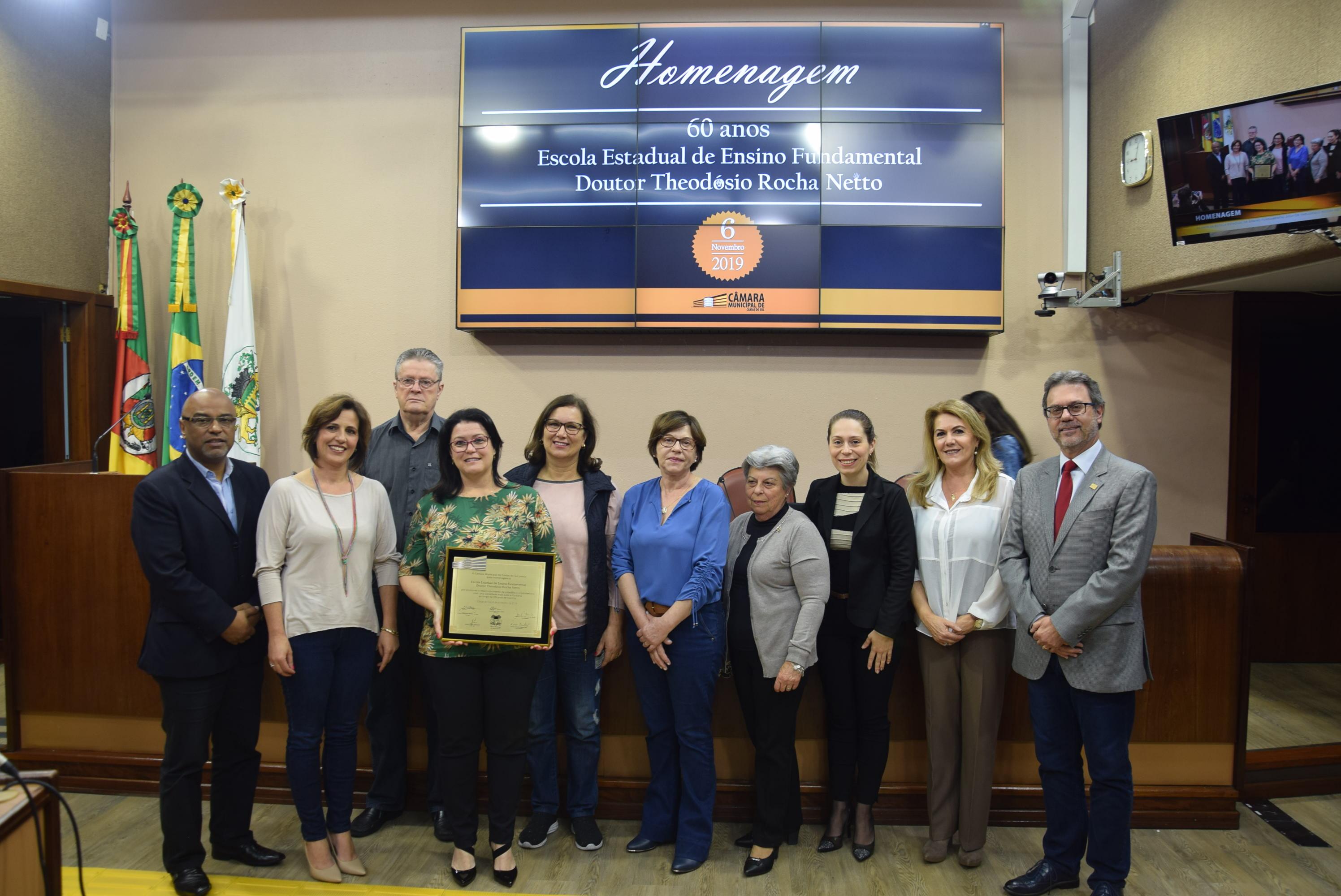 Escola Estadual Dr. Theodósio Rocha Netto recebe homenagem do Legislativo