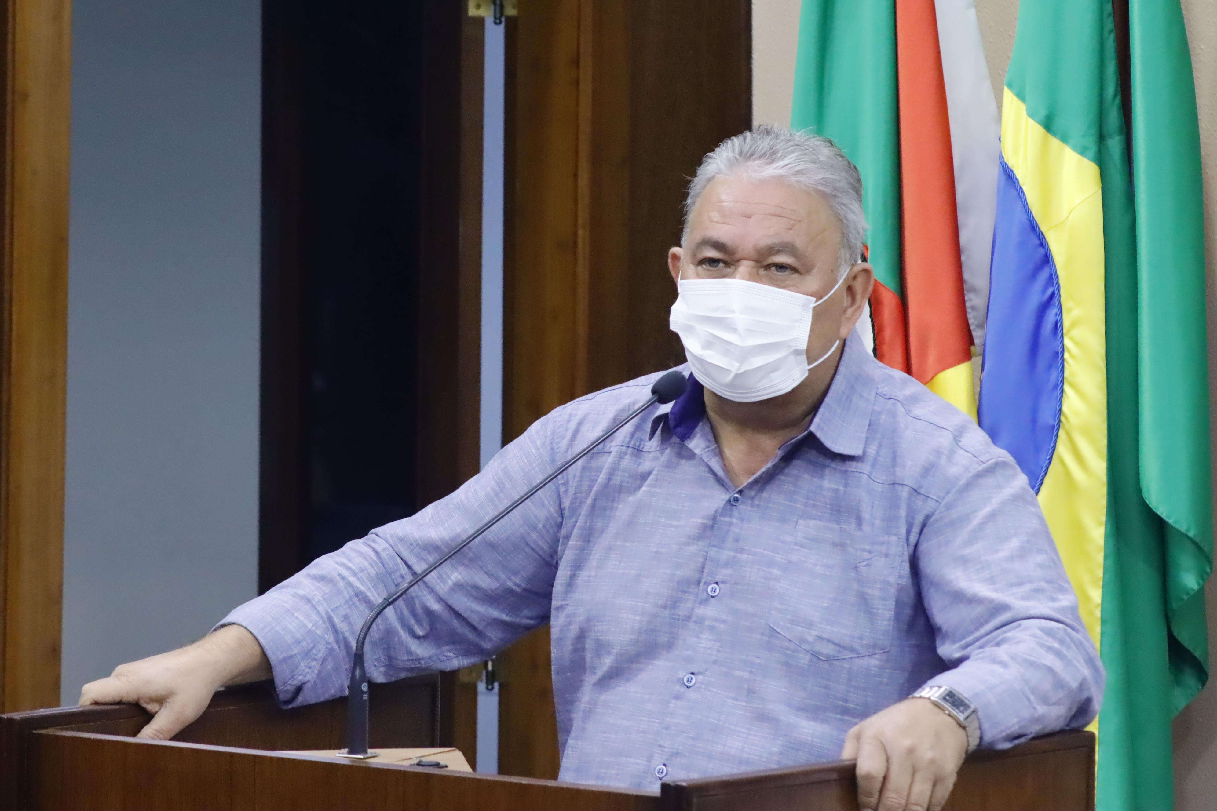 Renato Oliveira critica a falta de um posto do IPE Saúde em Caxias do Sul