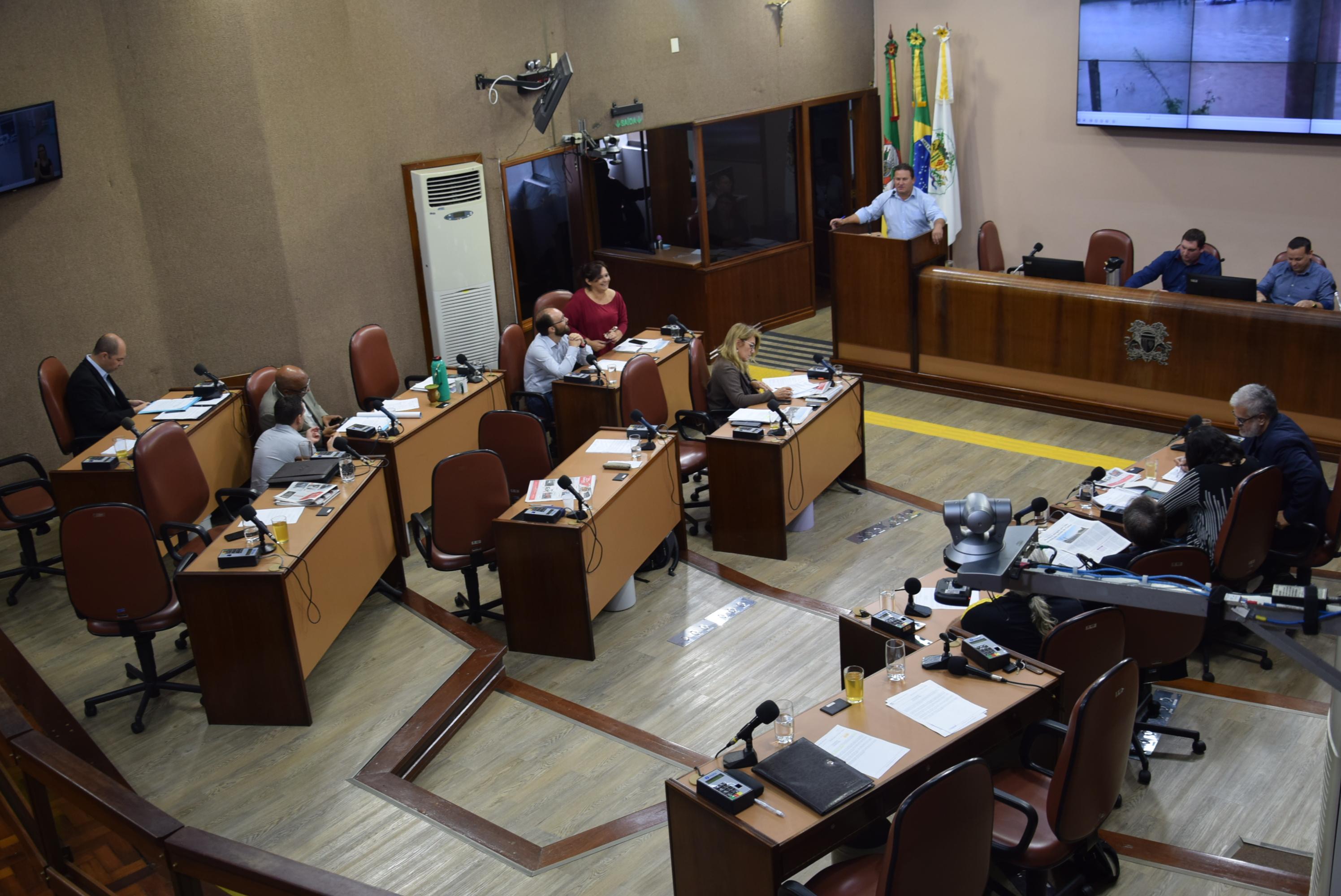 Leia mais sobre Imagens da 400ª Sessão Ordinária - XVII Legislatura