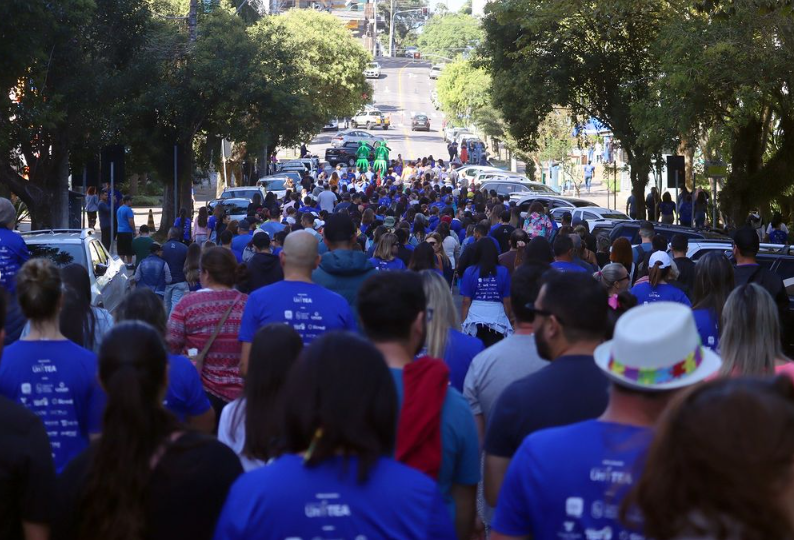 Vereadora Tatiane Frizzo propõe incluir a Caminhada UniTEA no Calendário Oficial de Caxias