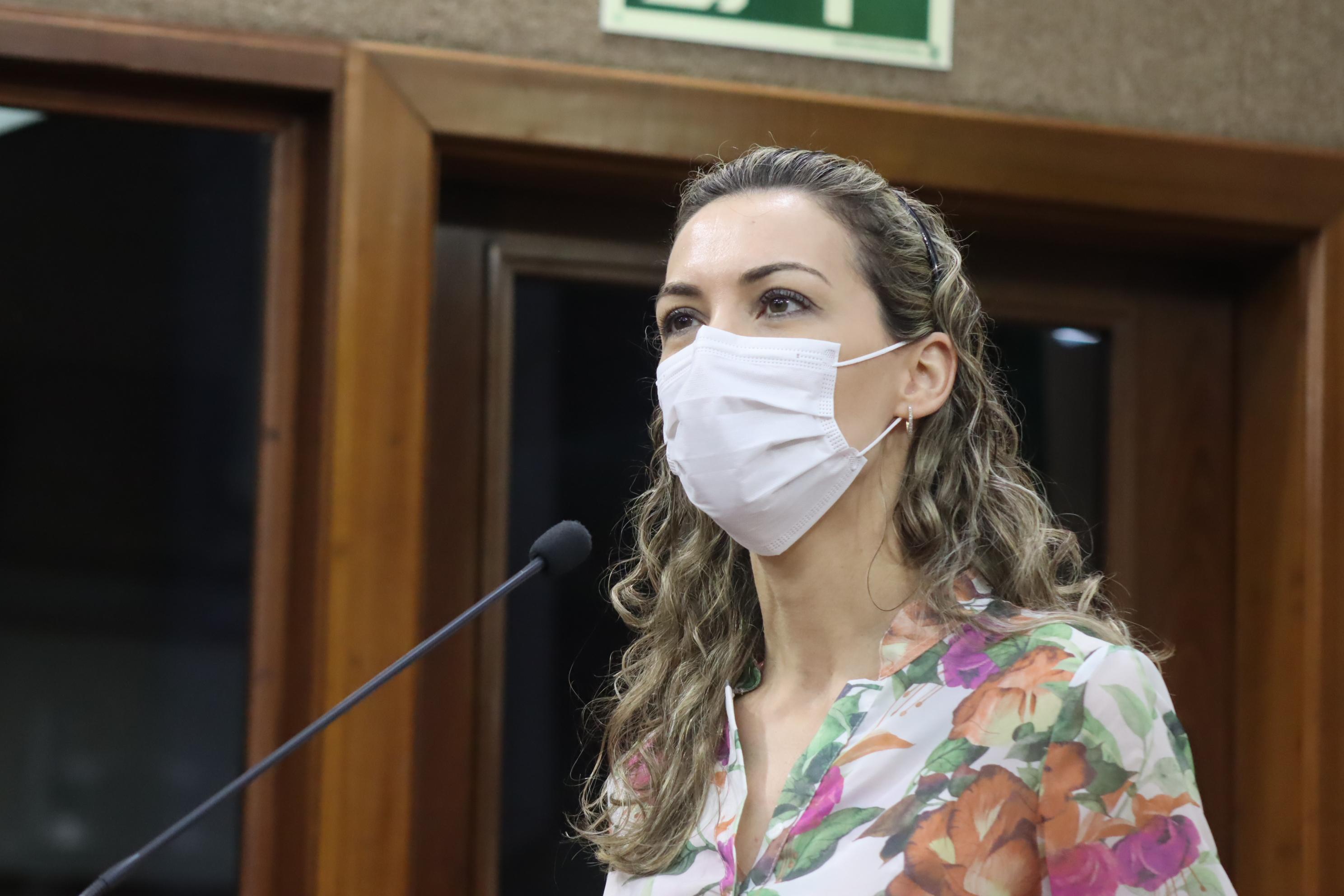 Secretária Daniele diz que município não abrirá mão da regulação de leitos