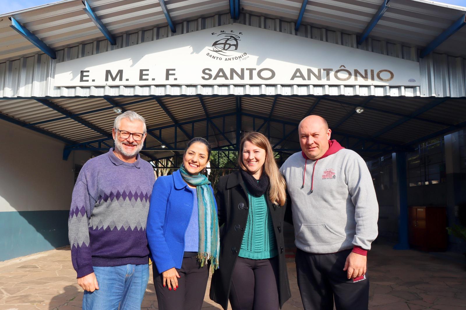 Vereadora Marisol Santos visita Escola Municipal Santo Antônio