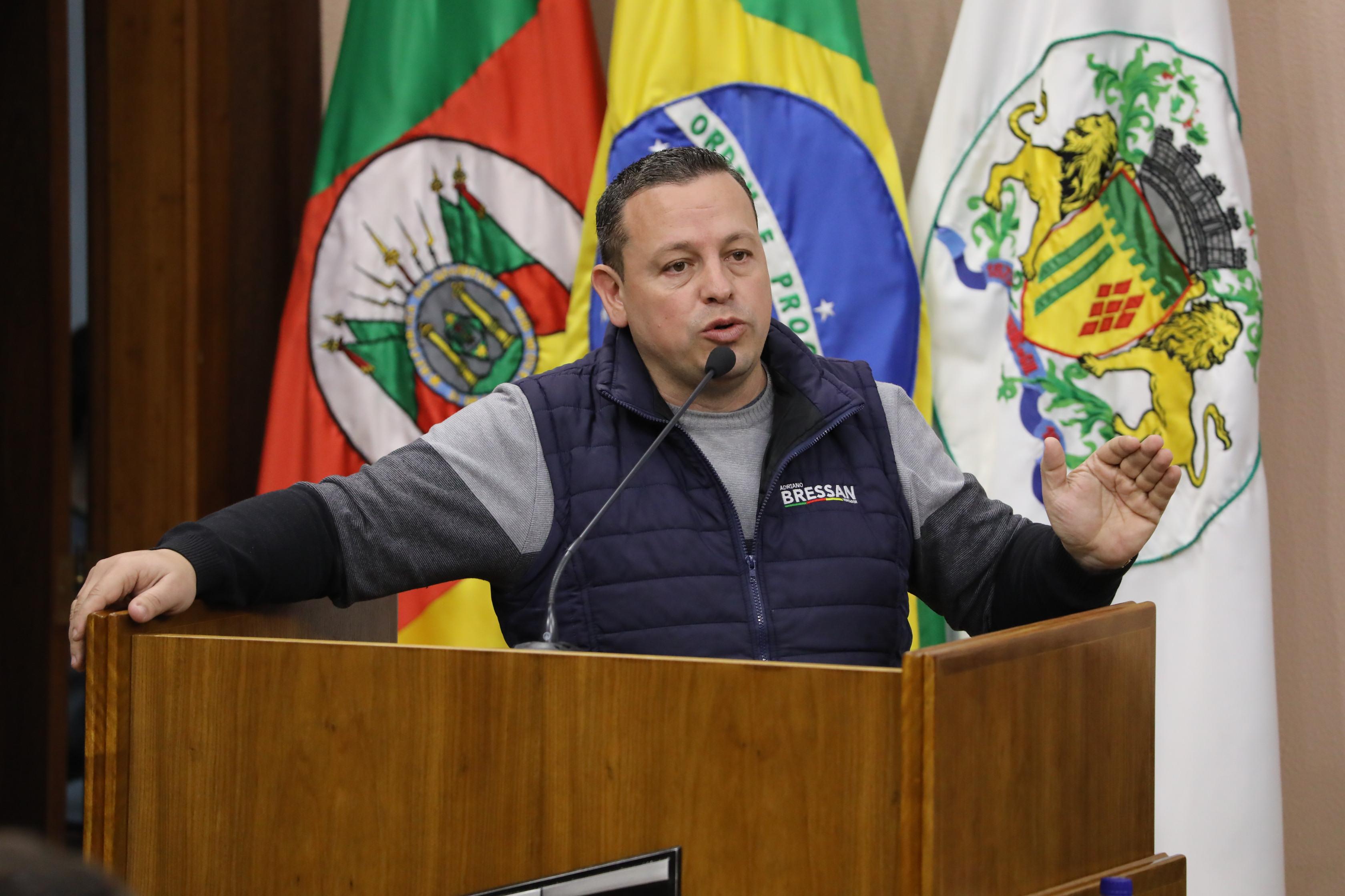 Adriano Bressan cobra do Executivo resolução de problemas causados pelas chuvas em bairros da cidade