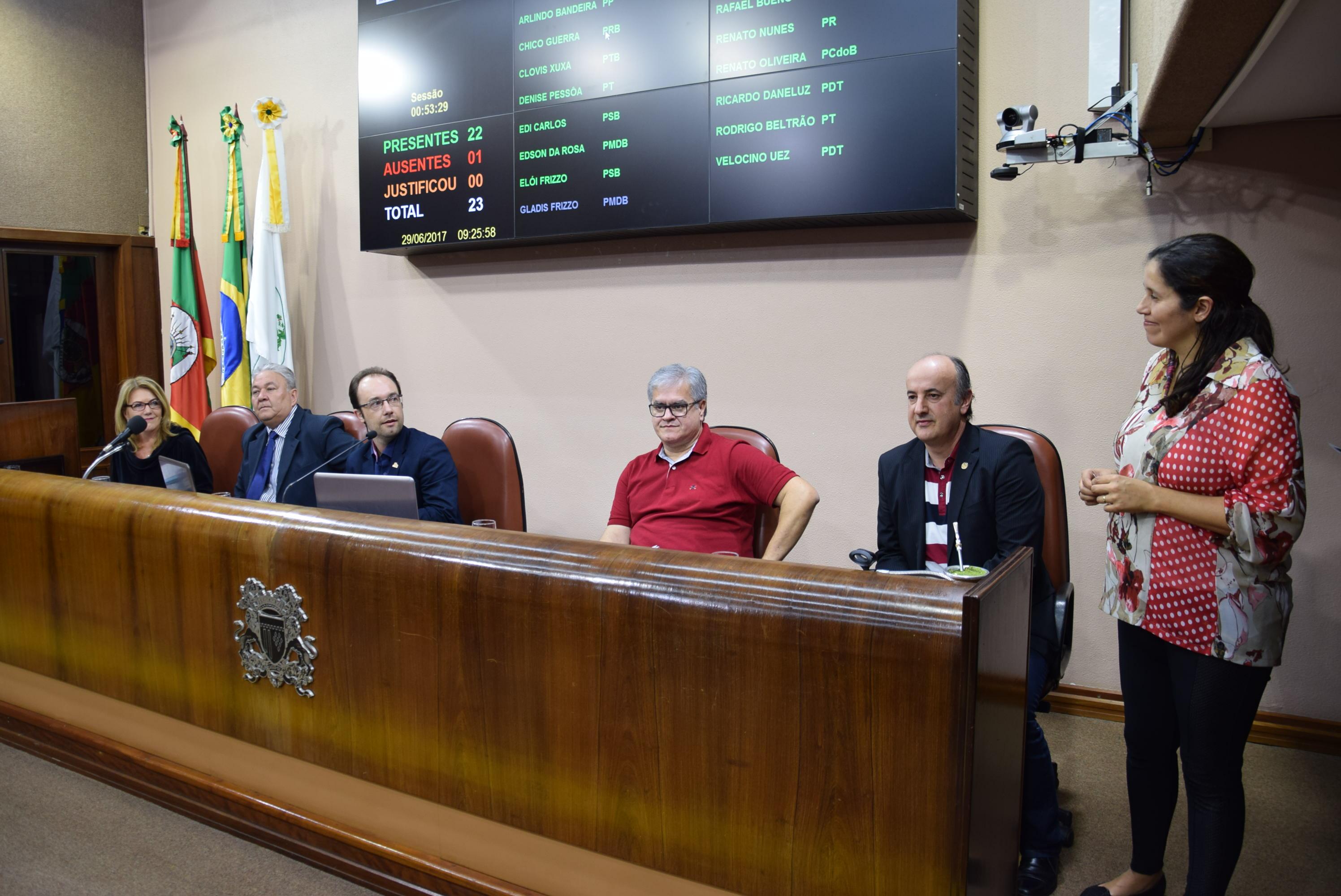 Licença maternidade de vereadora e saúde na fala dos líderes