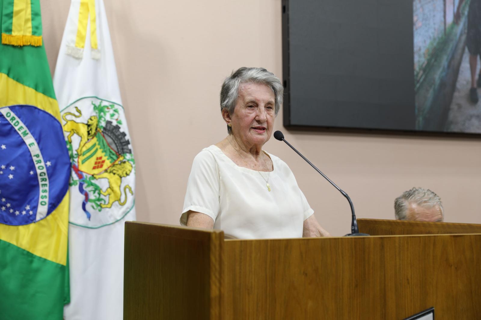 Corina Meletti divulga castrações de animais no município