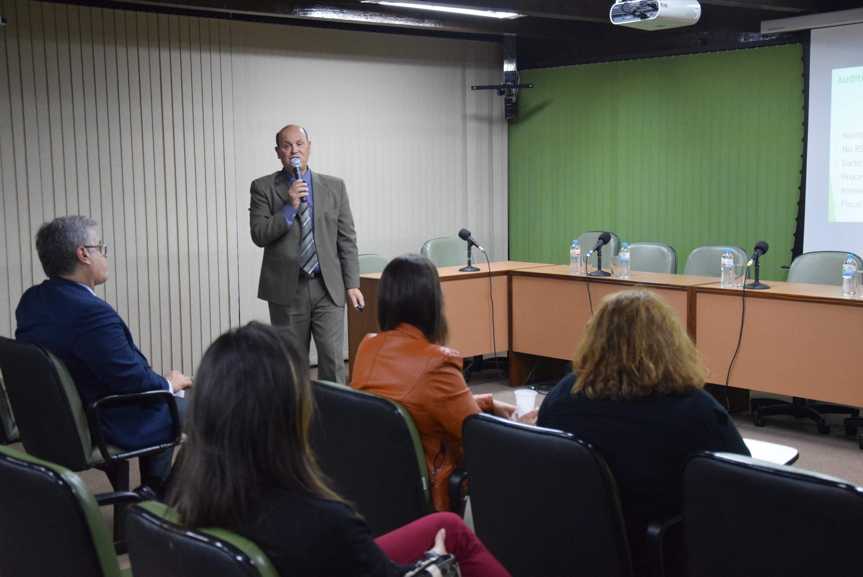 Leia mais sobre Palestra sobre segurança das urnas reúne servidores e comunidade no Legislativo