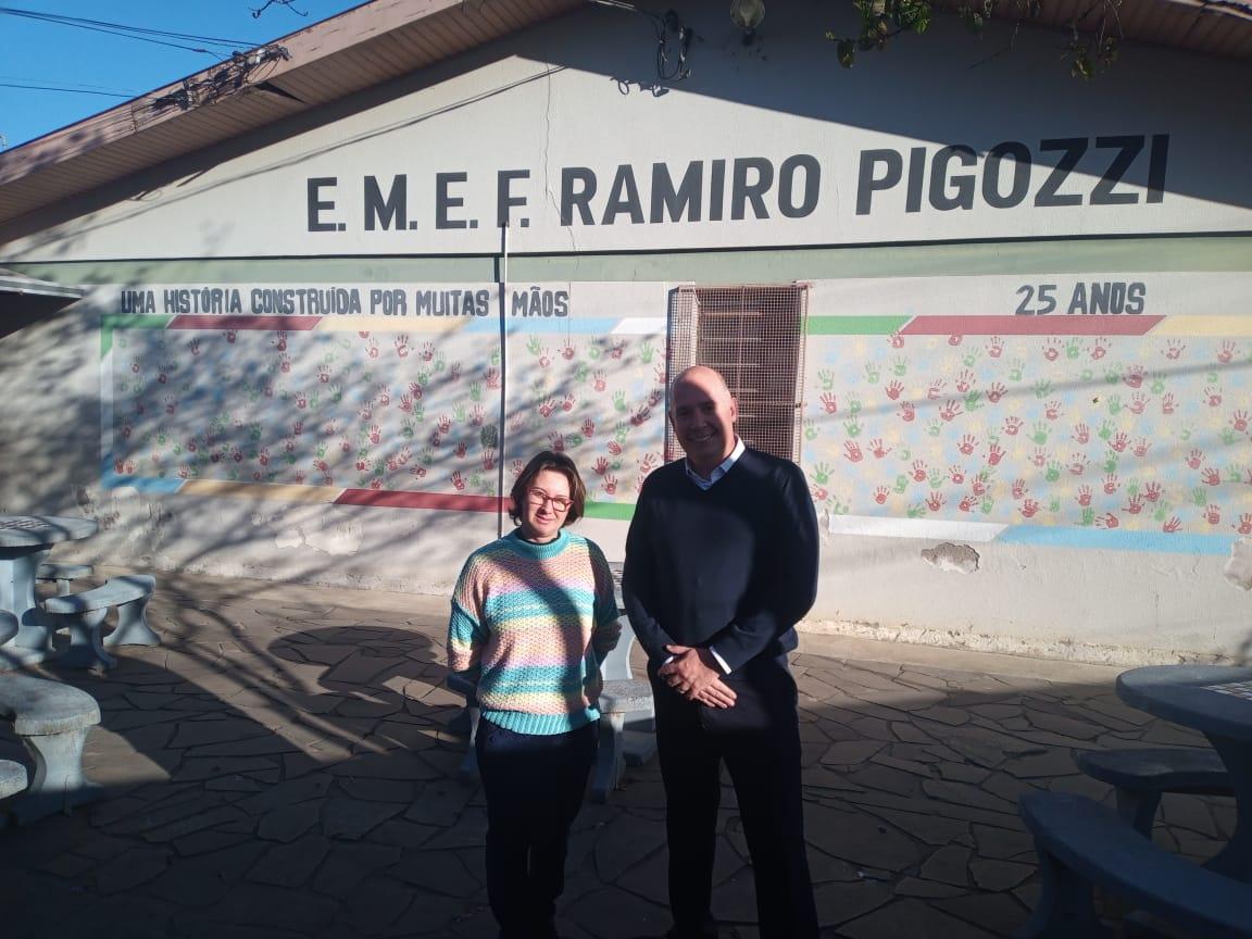 Lucas Diel visita Escola Ramiro Pigozzi