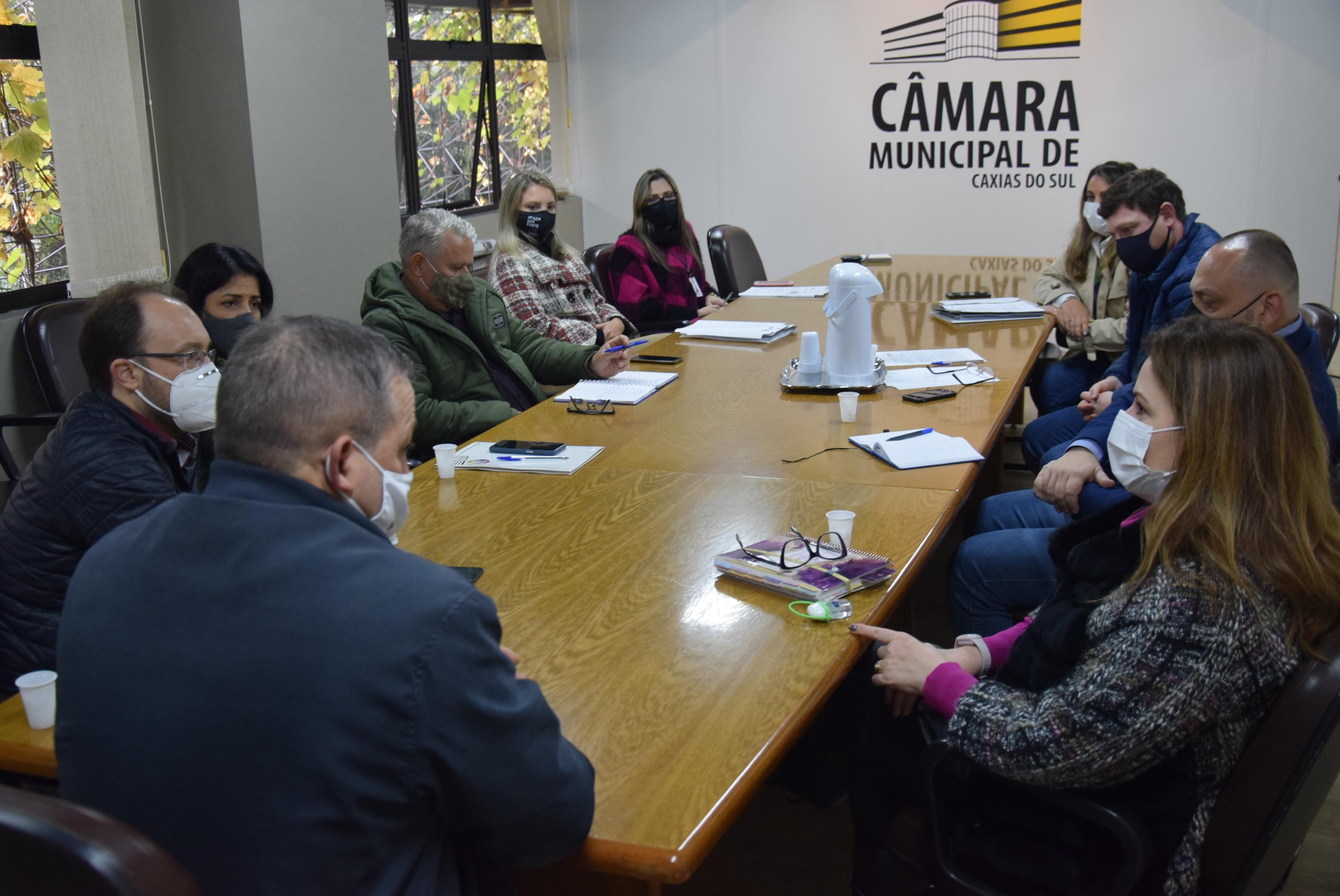 Leia mais sobre Presidente Velocino Uez recebe a visita da presidente da Festa da Uva