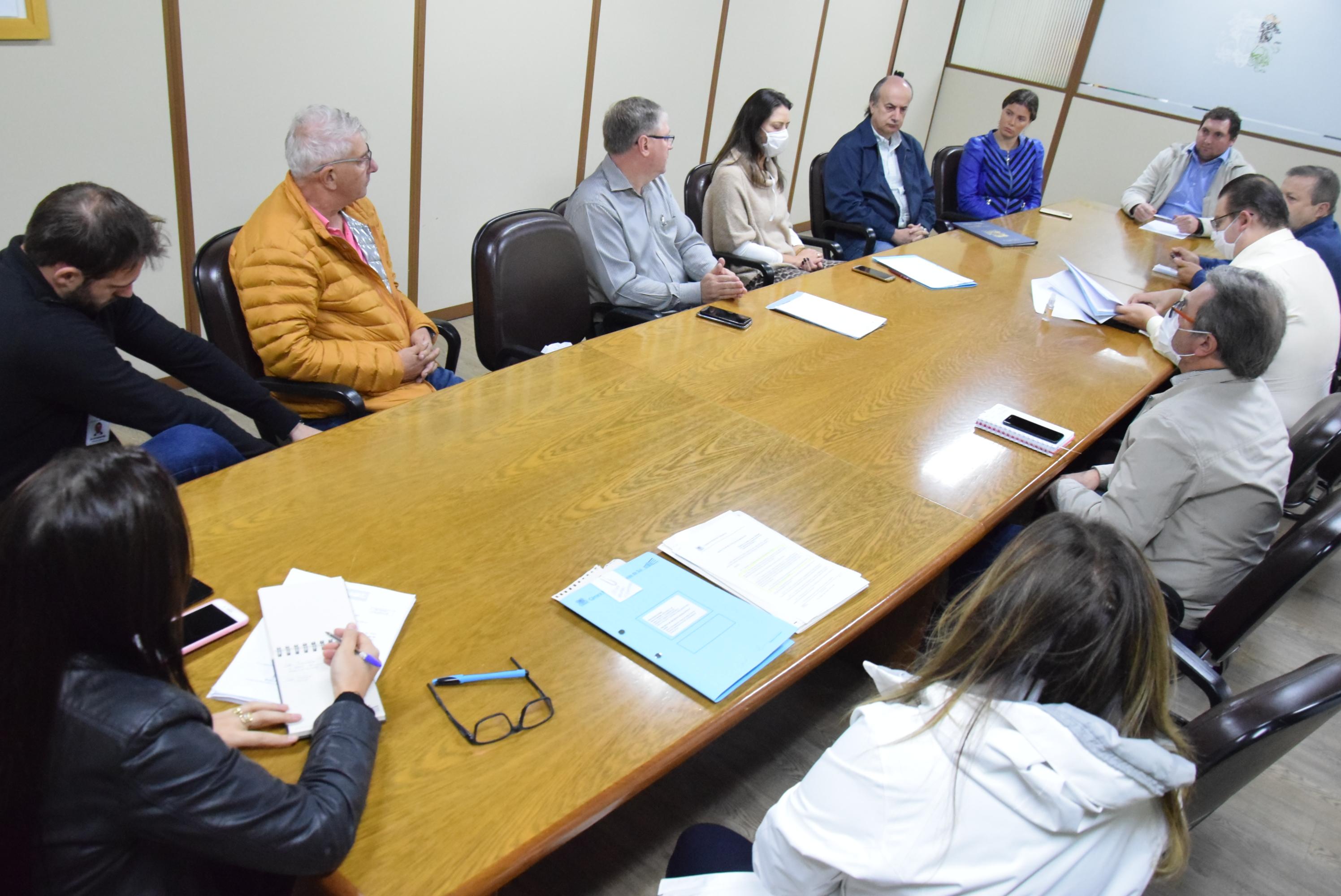 Leia mais sobre Presidente Ricardo Daneluz recebe dois projetos de secretários do município