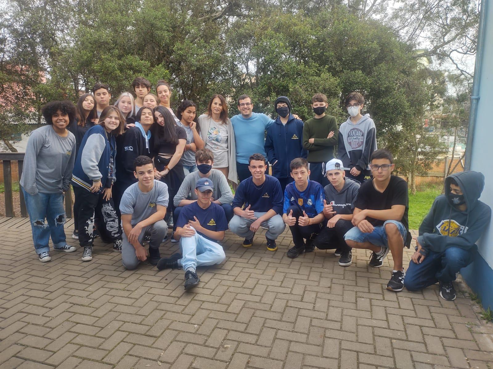  Rafael Bueno conversa com alunos da Escola Marianinha Queiroz