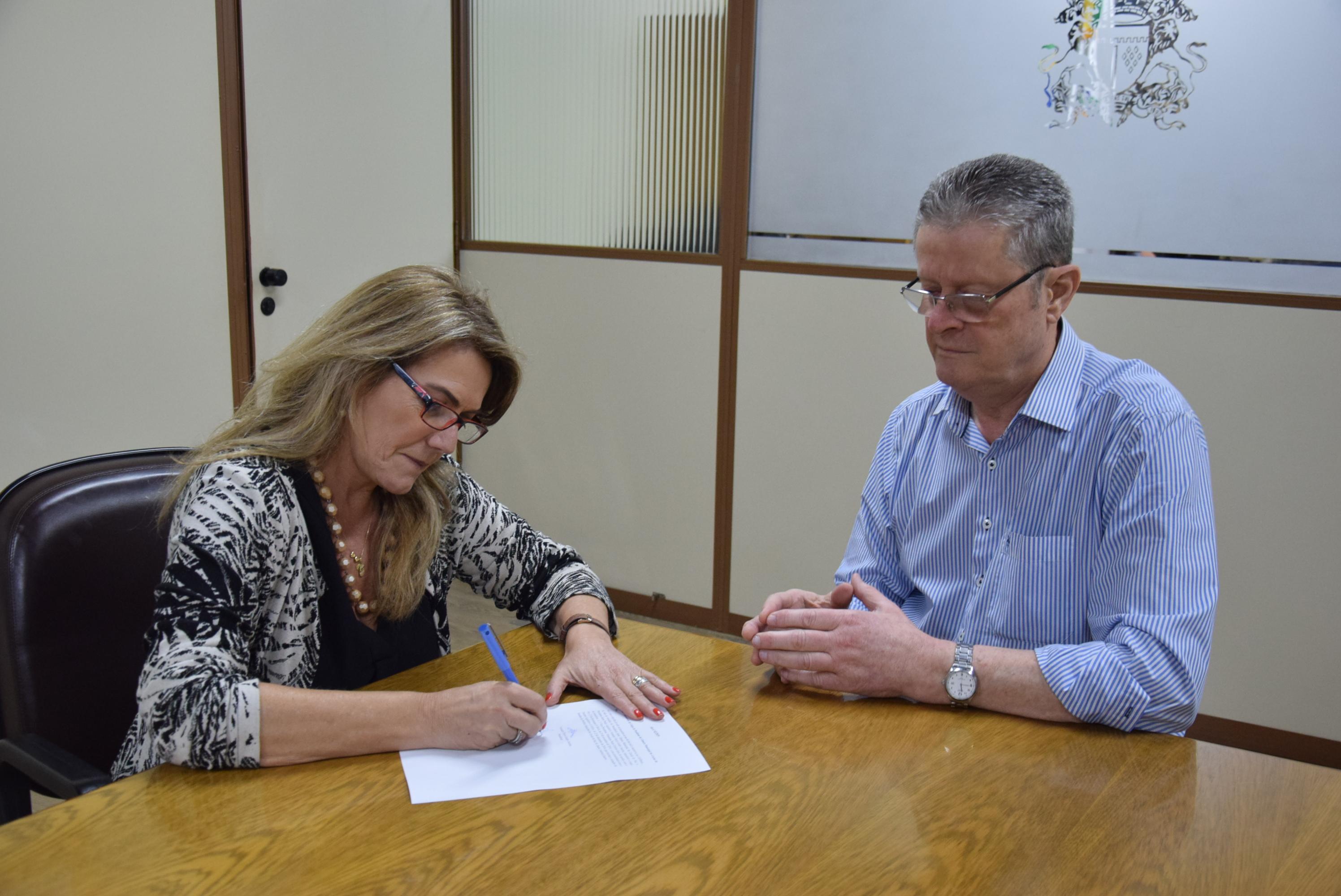 1ª vice-presidente da Mesa Diretora, 2019, vereadora Paula Ioris é empossada presidente do Legislativo