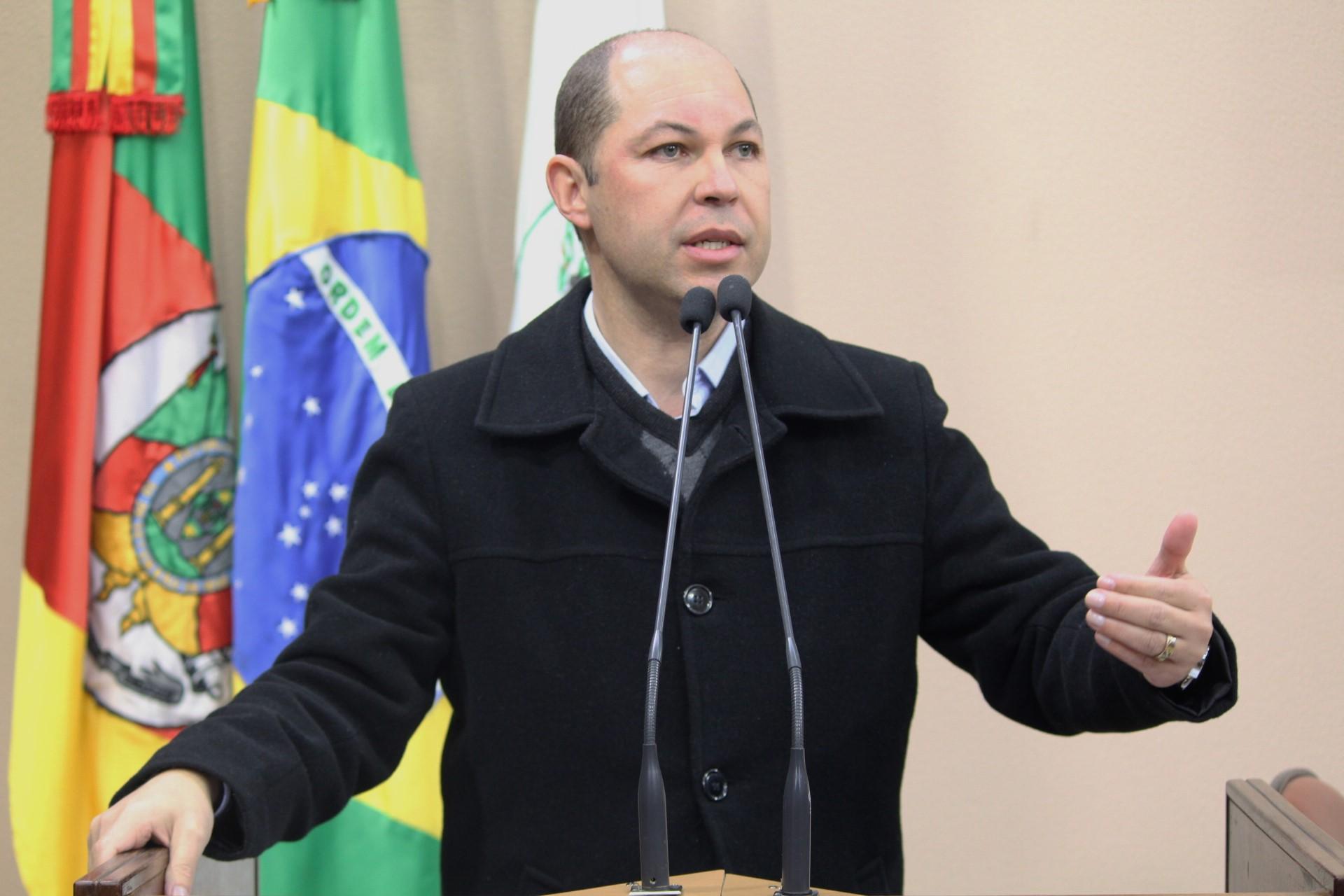 Elisandro Fiuza propõe a criação da Semana Municipal do Surdo