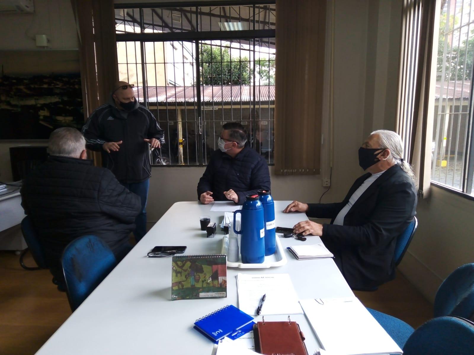 Secretário de Transito atualiza vereador Clóvis Xuxa sobre projetos viários da região do bairro Serrano 