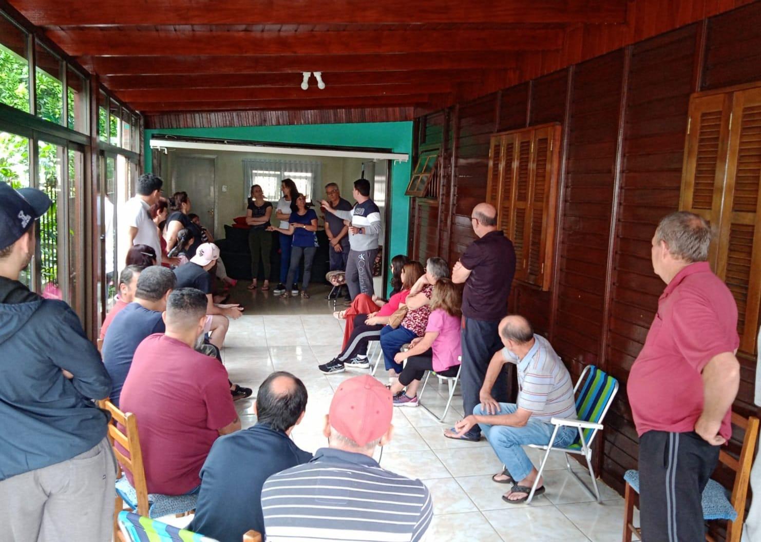 Gladis participa de reunião entre moradores do Rizzo e Samae 
