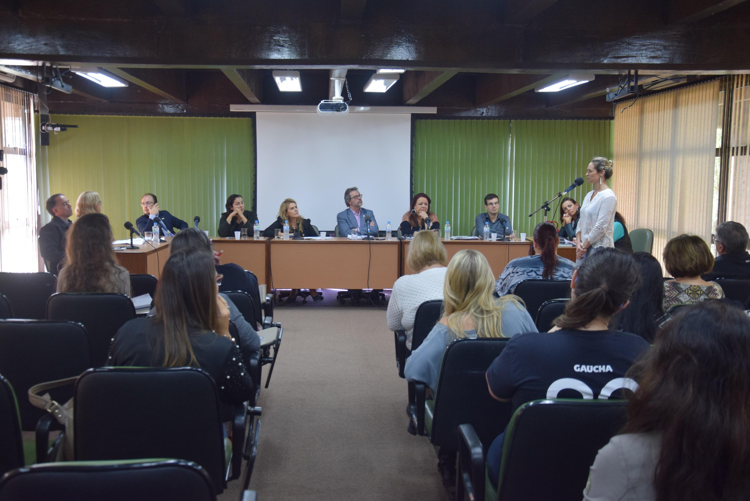 Leia mais sobre Comissões debatem zoneamento escolar e oferta de vagas na rede pública