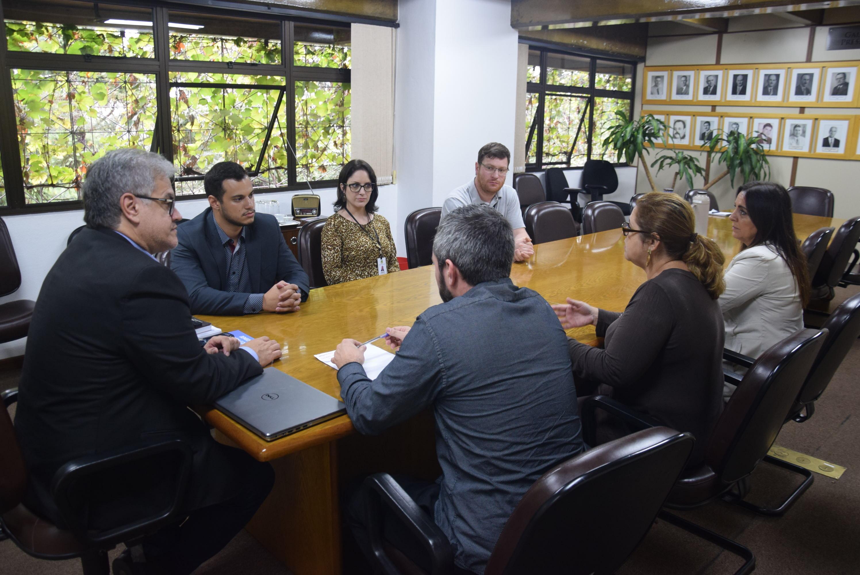 Leia mais sobre Câmara Municipal recebe o diretor da Escola do Legislativo de Gramado