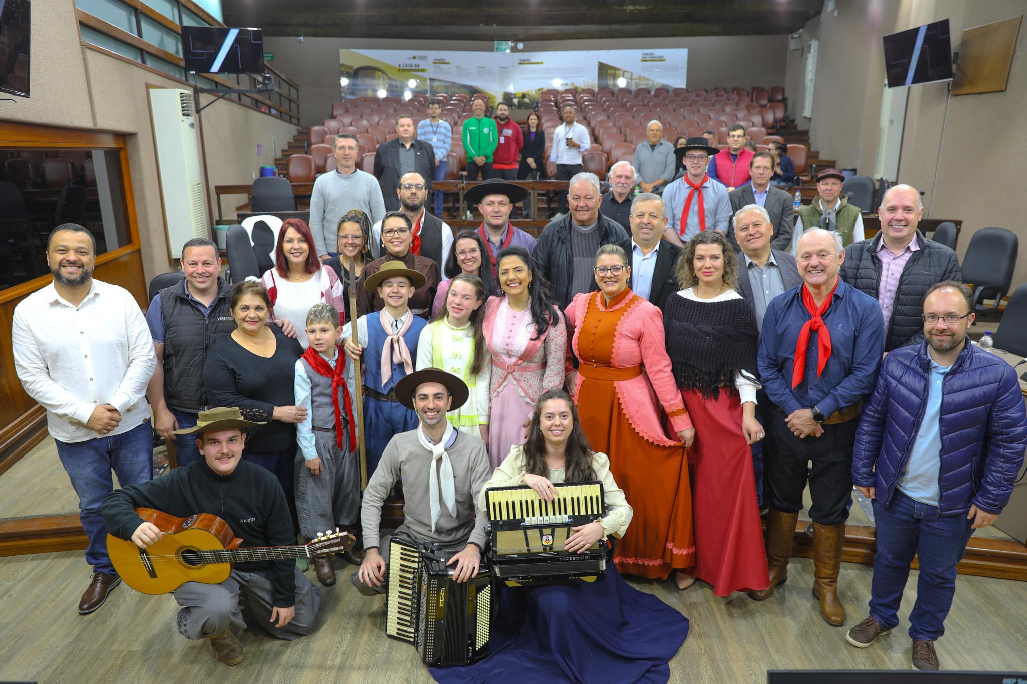 Plenário da Câmara é palco de apresentações em celebração à Semana Farroupilha