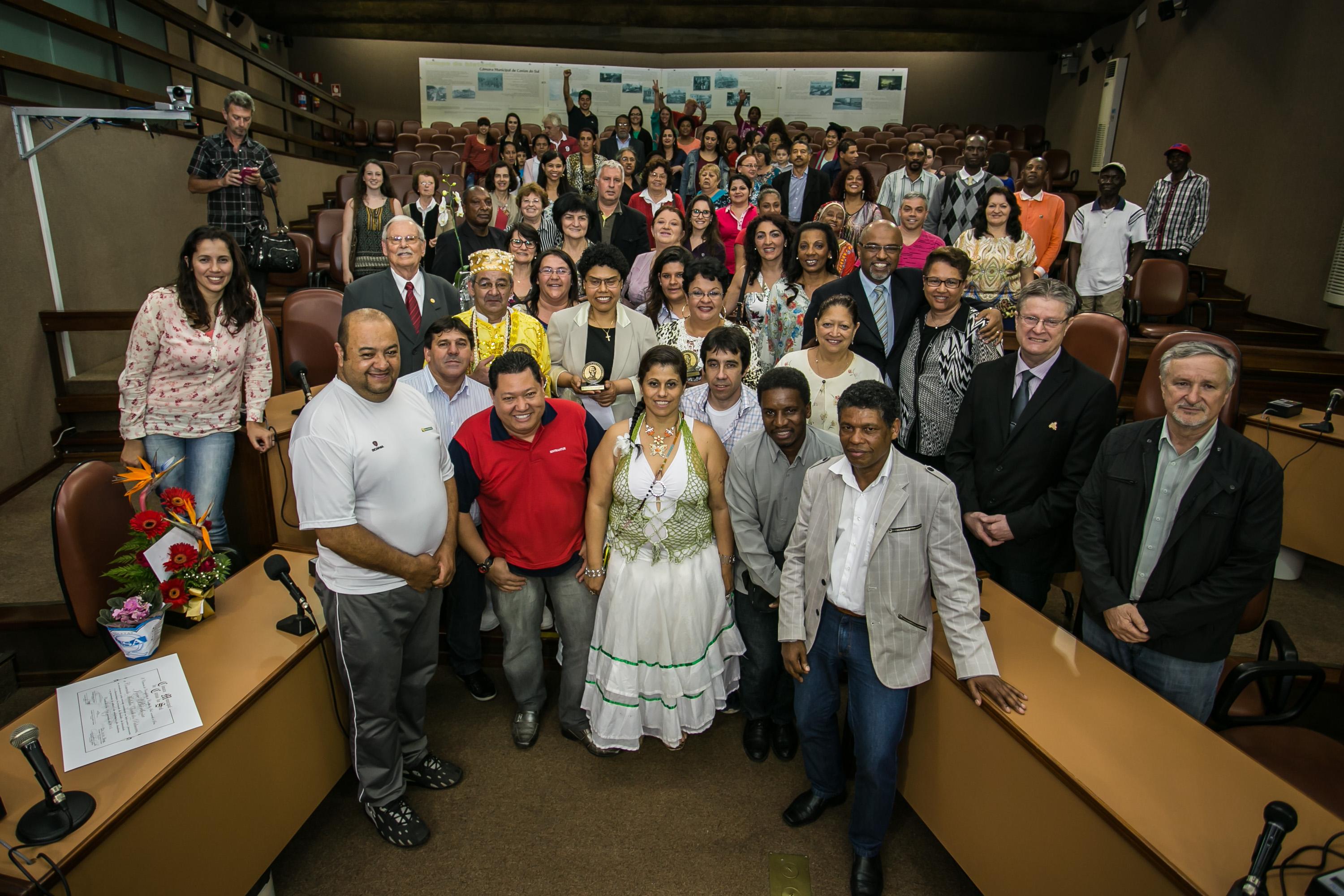 Leia mais sobre Som dos tambores anima a entrega da Comenda Medalha Zumbi dos Palmares 2015 