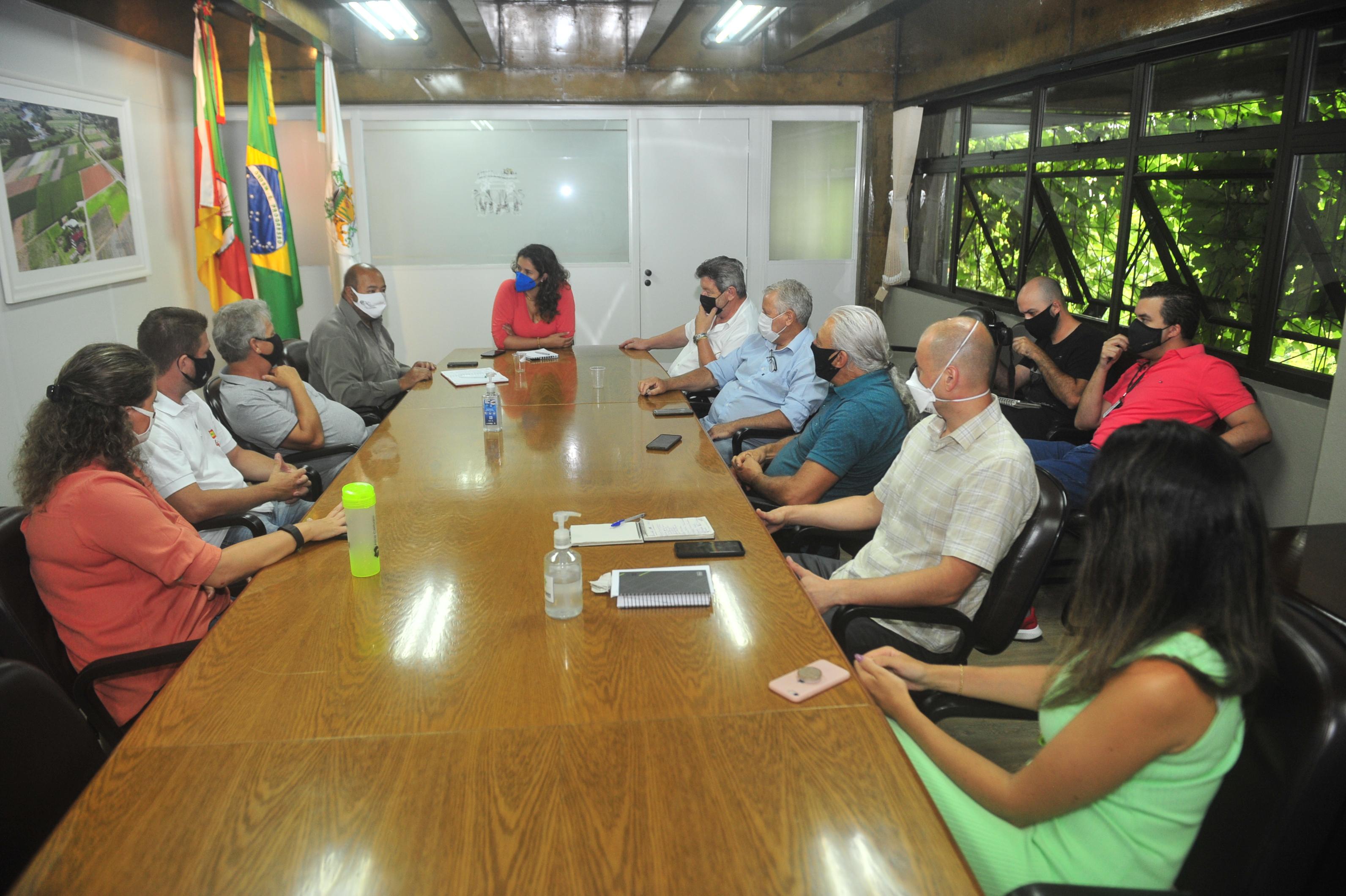 Presidenta do Legislativo recebe direção da UAB