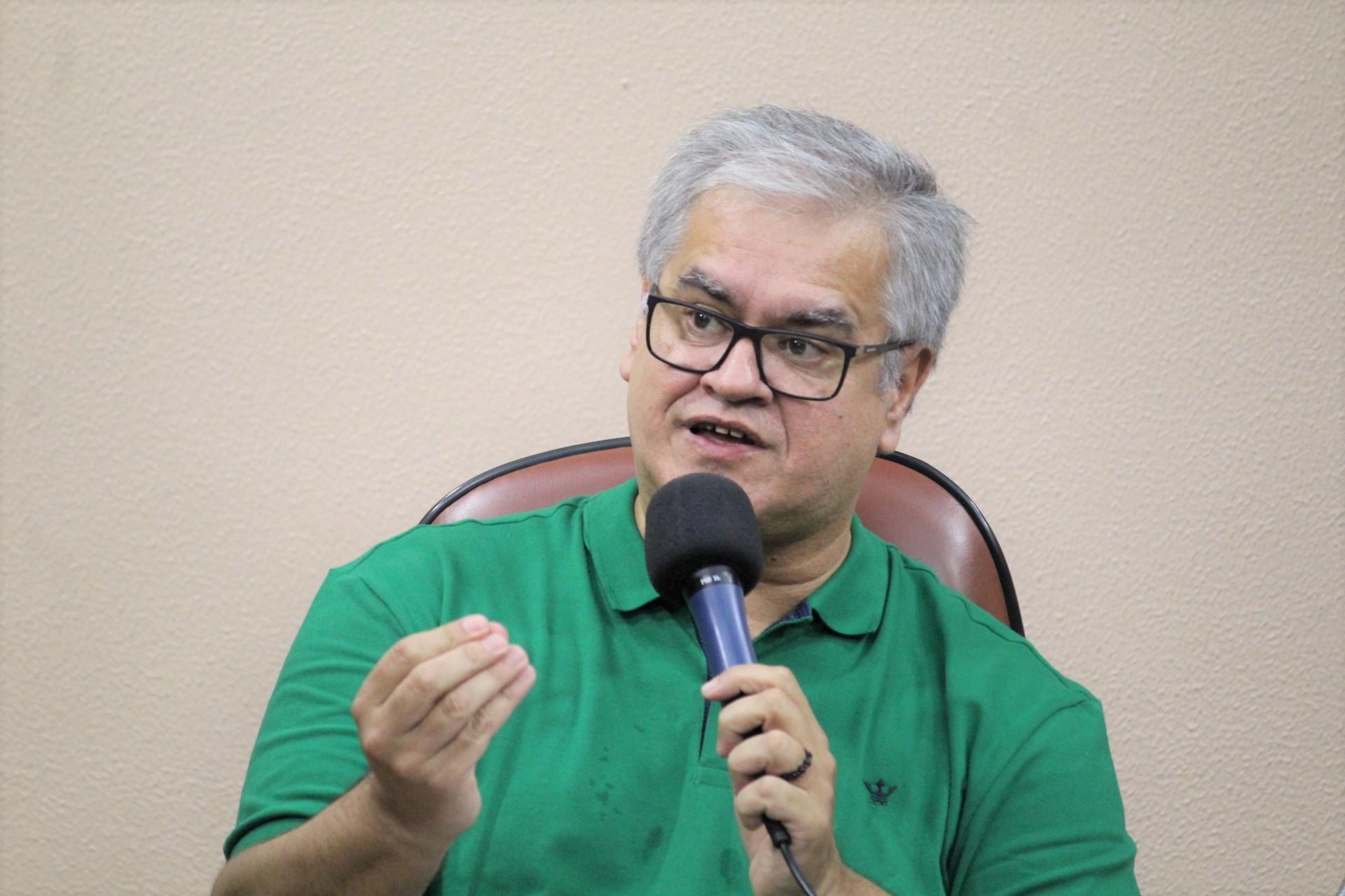 Alberto Meneguzzi quer informações sobre políticas de emprego na Prefeitura