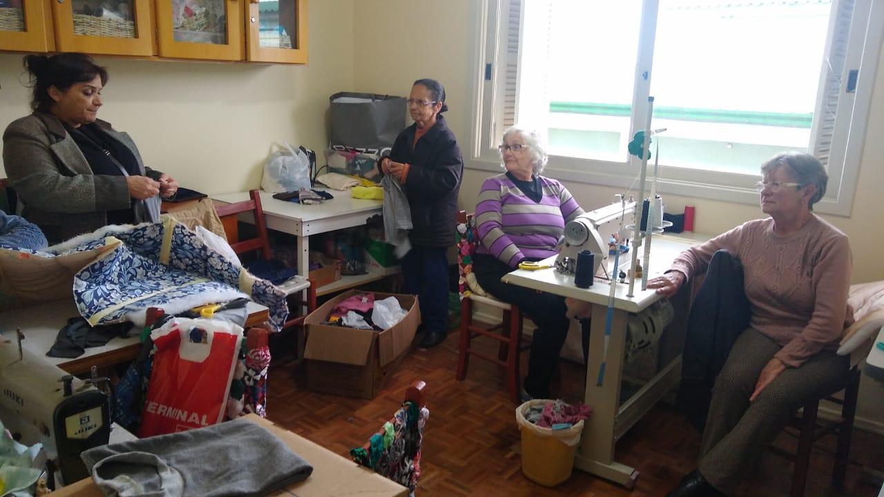 Gladis visita Clube de Mães Santa Rita de Cássia