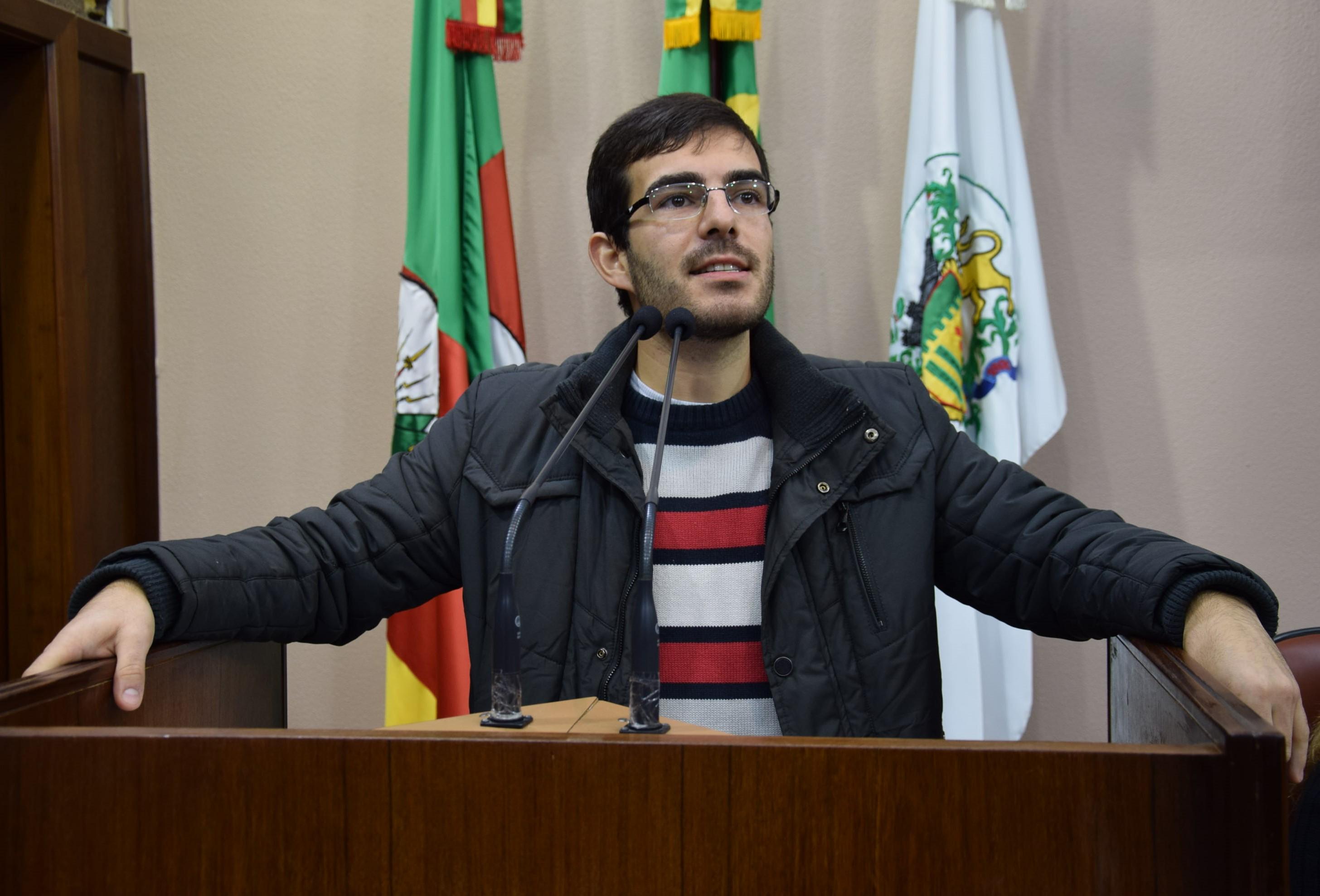 Rafael Bueno segue pedindo 68 monitores para alunos especiais da rede de ensino do município