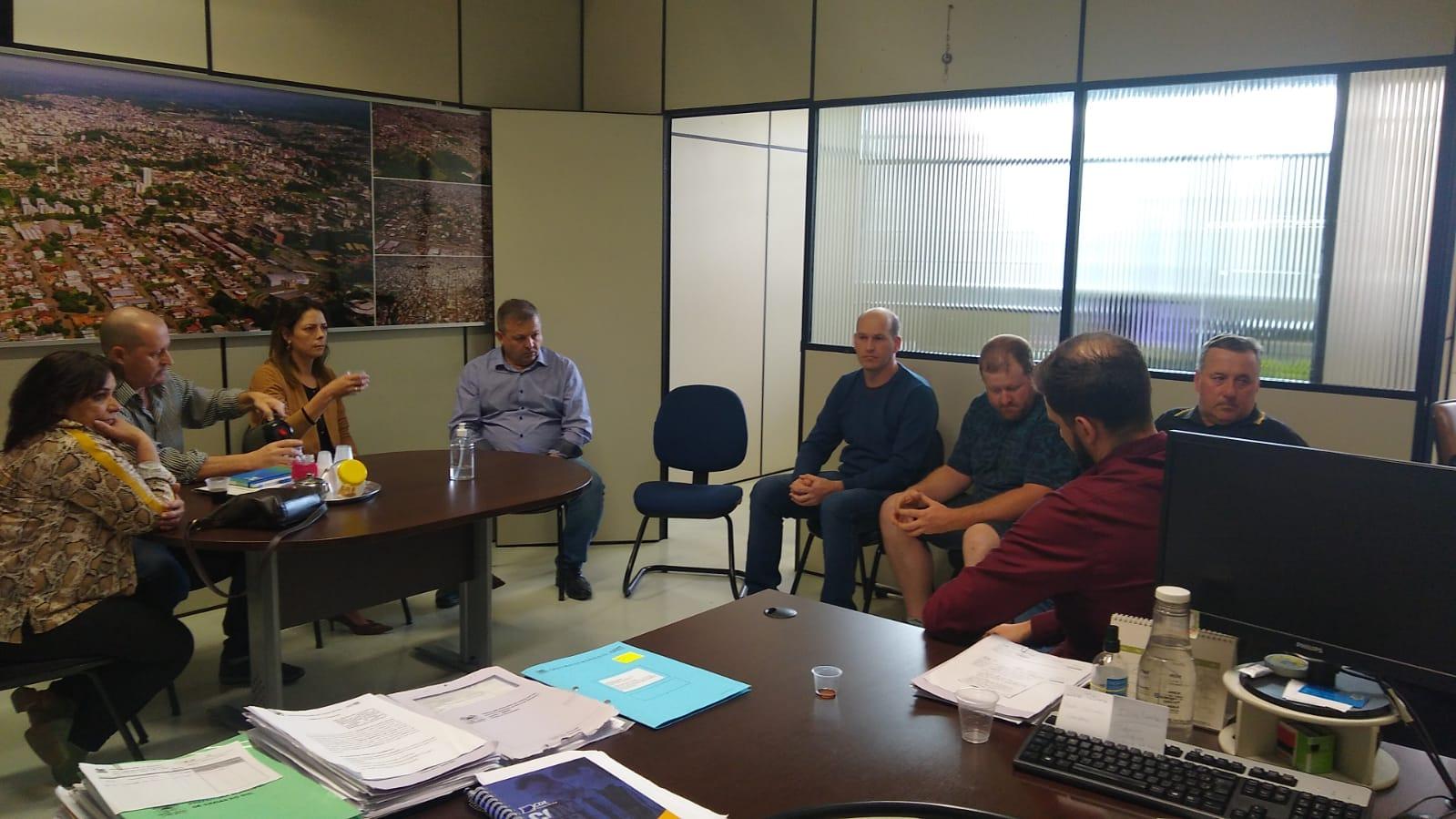Gladis promove reunião entre comunidade de Cerro da Glória e Prefeitura