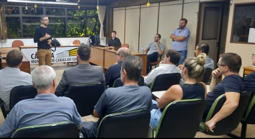 Vereador Juliano Valim se reúne com proprietários do Loteamento Vale dos Pinheiros
