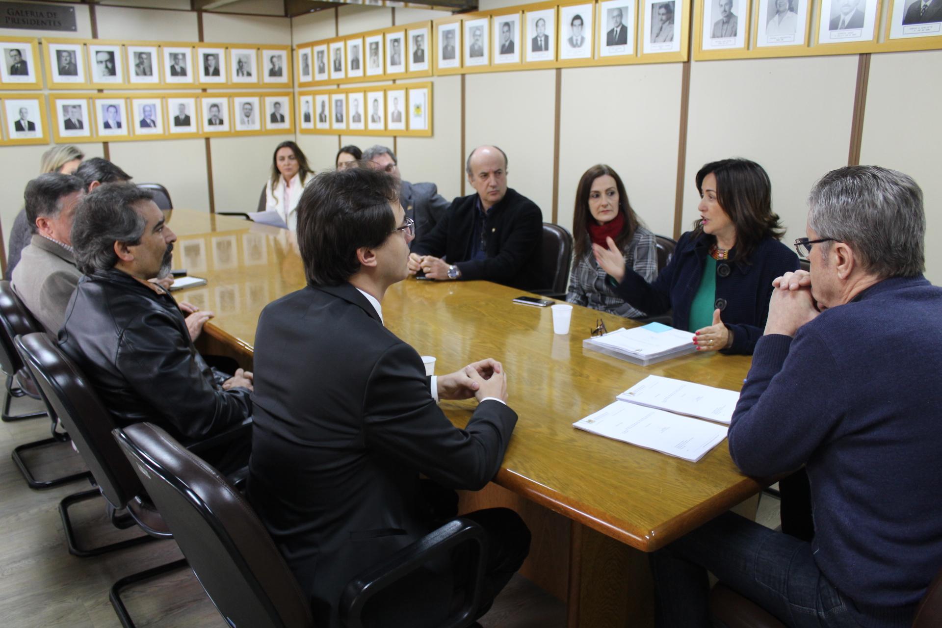 Leia mais sobre Presidente da Câmara recebe de secretários o projeto da LDO de 2020