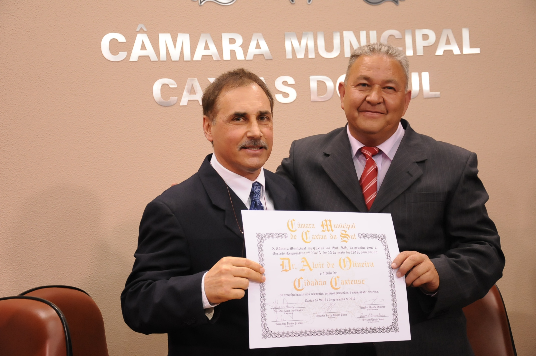 Câmara concede a Aloir de Oliveira o título de Cidadão Caxiense