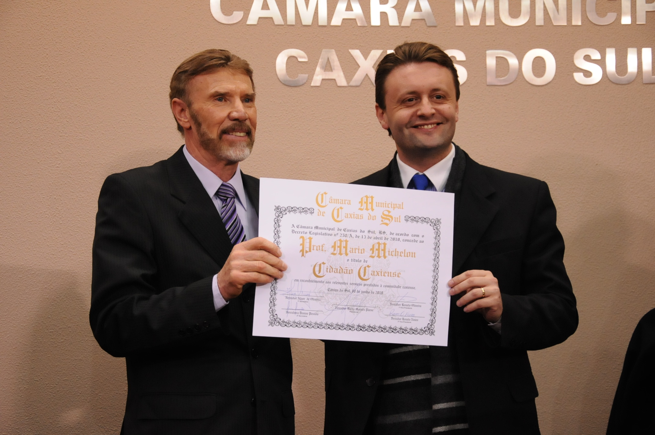 Mario Michelon recebe título de Cidadão Caxiense 
