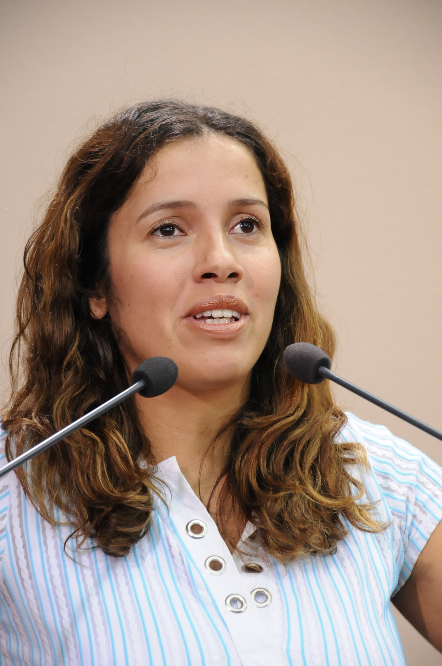 Denise Pessôa reclama de propagação de lixões em Caxias