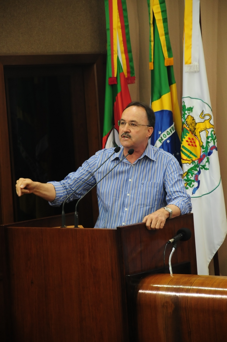 Vereador Mauro Pereira critica investimento brasileiro em Cuba e pede atenção a empresas nacionais