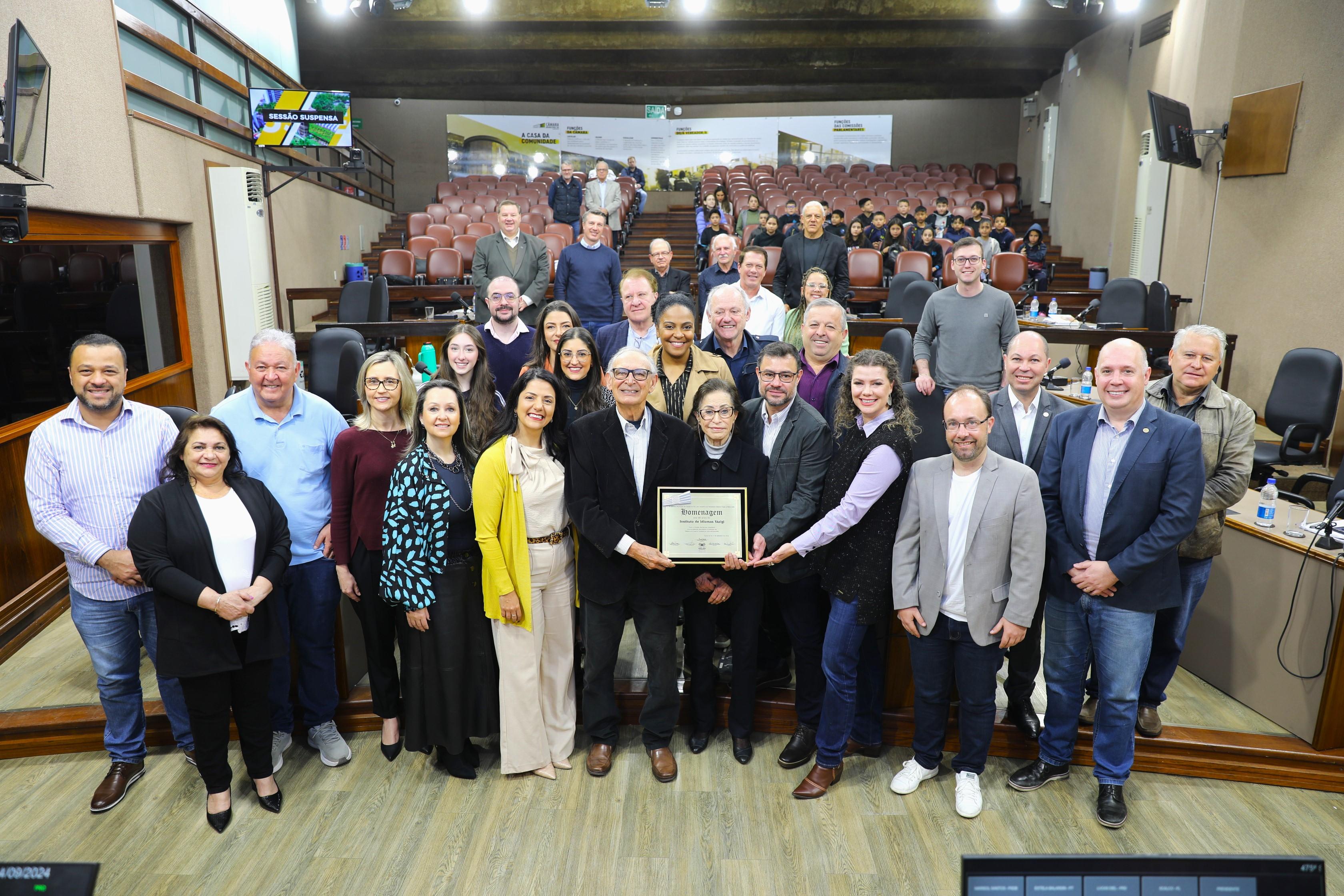 60 anos do Instituto de Idiomas Yázigi são homenageados pelo Legislativo caxiense