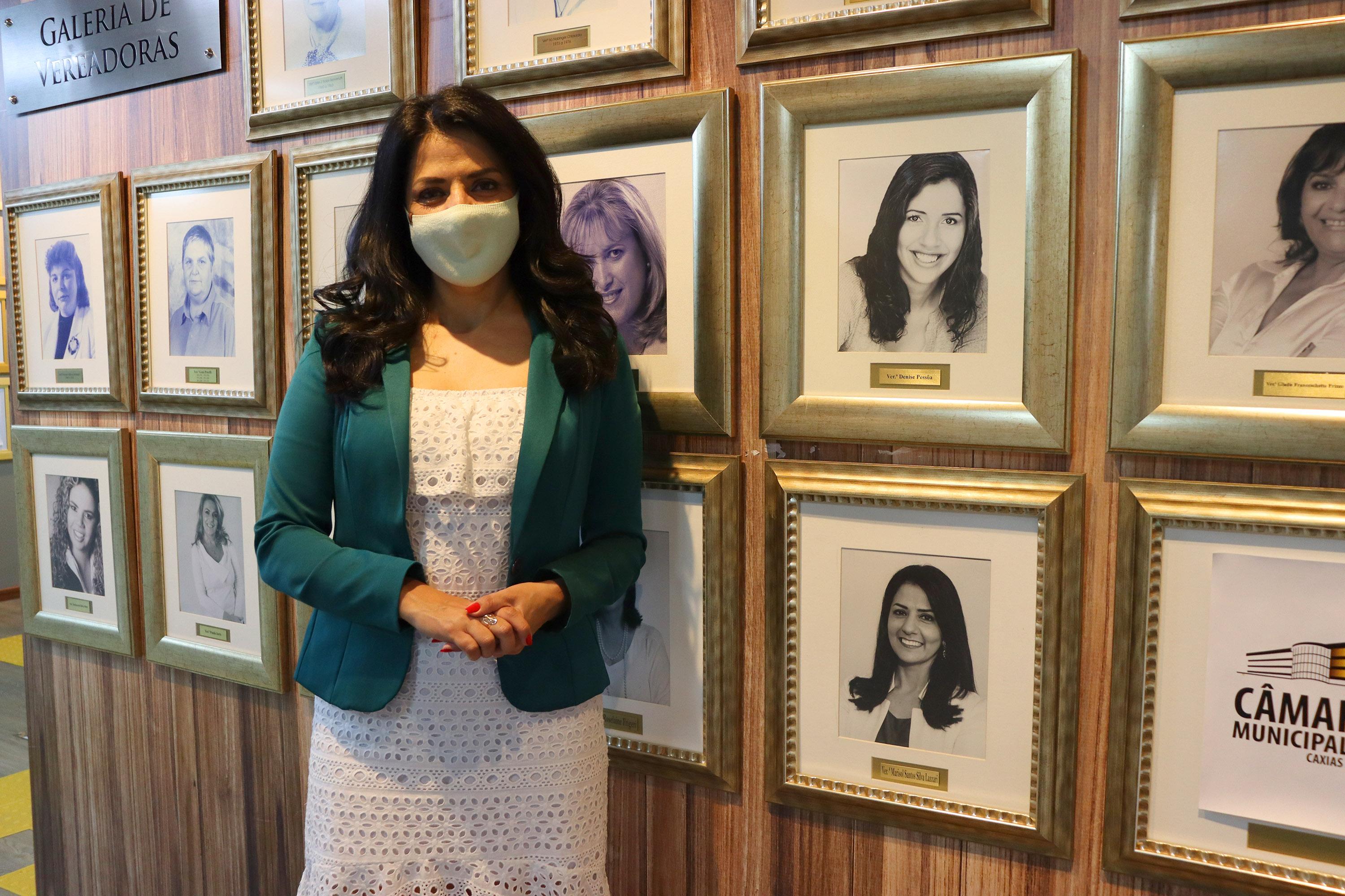 Descerrada foto da vereadora Marisol Santos na Galeria da Câmara Municipal