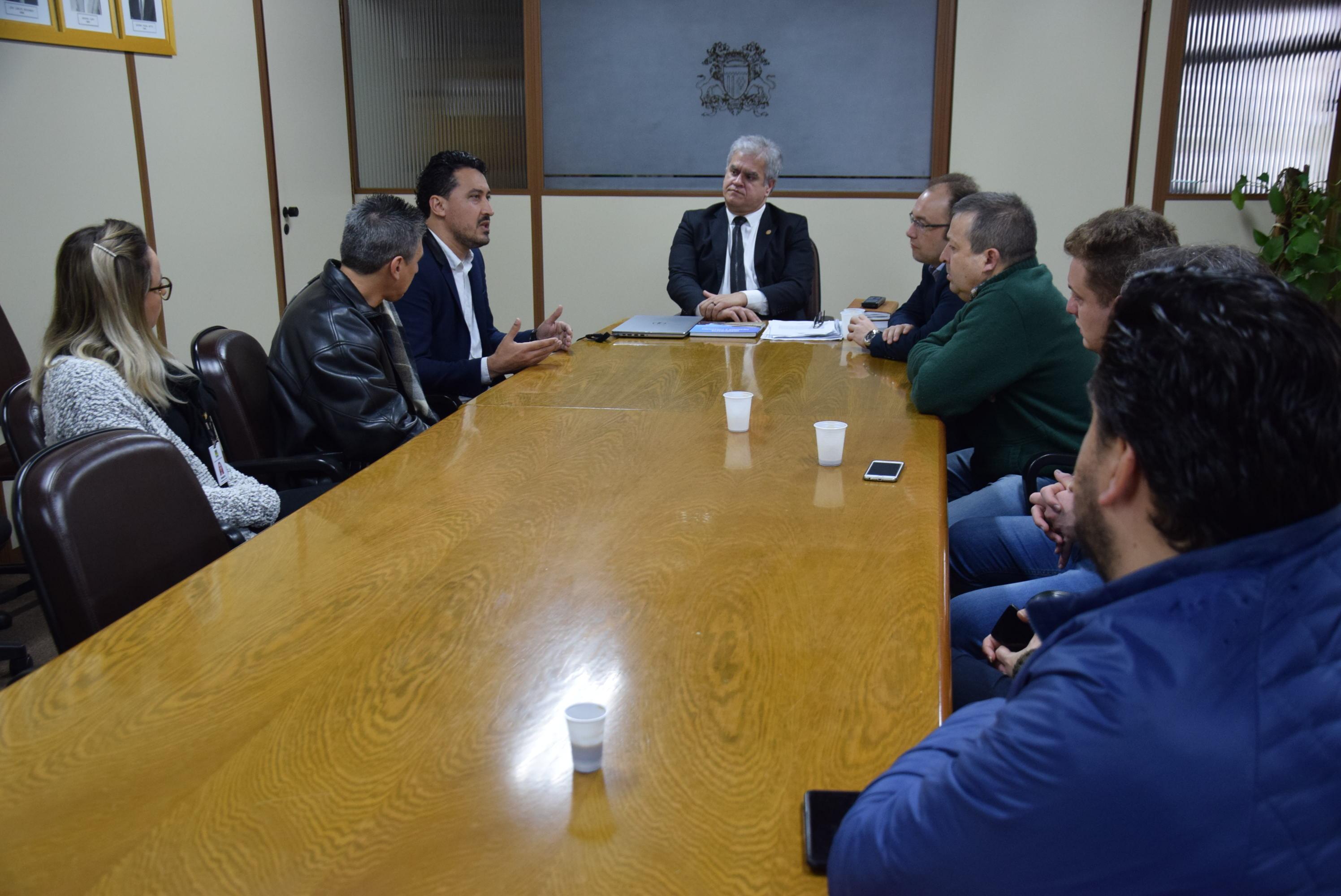 Leia mais sobre Câmara Municipal recebe a visita e a homenagem da Comunidade Cristã Vinho Novo